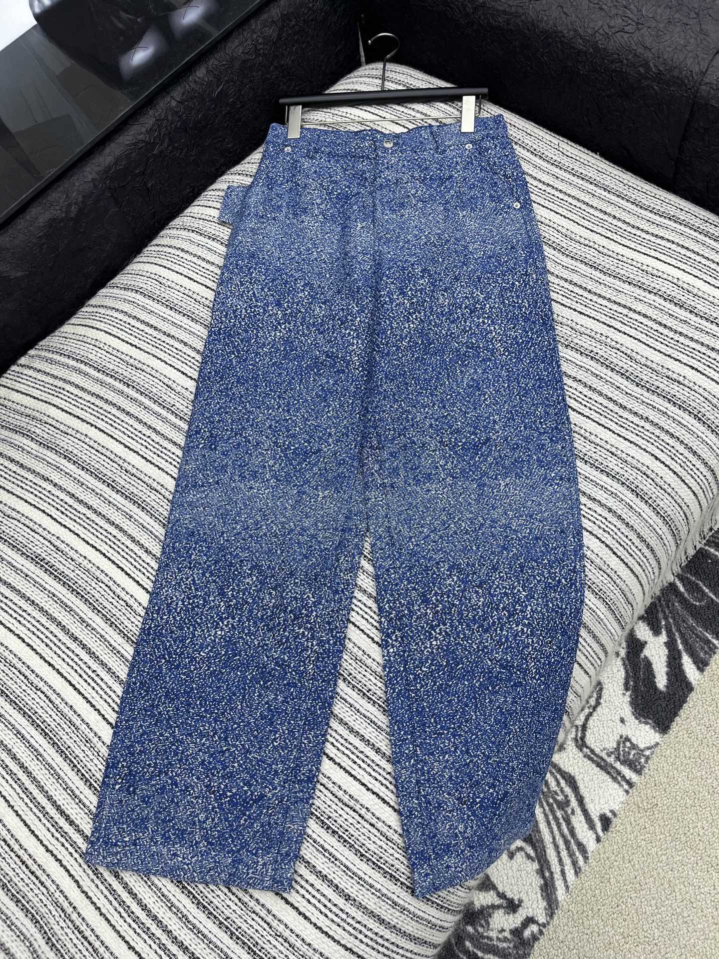 🛒𝐍𝐄𝐖 · 𝟐𝟎𝟐5/爆款现货【原版定制】 Dio*｜2025新款渐变混色工装式牛仔裤利落剪裁勾勒身形