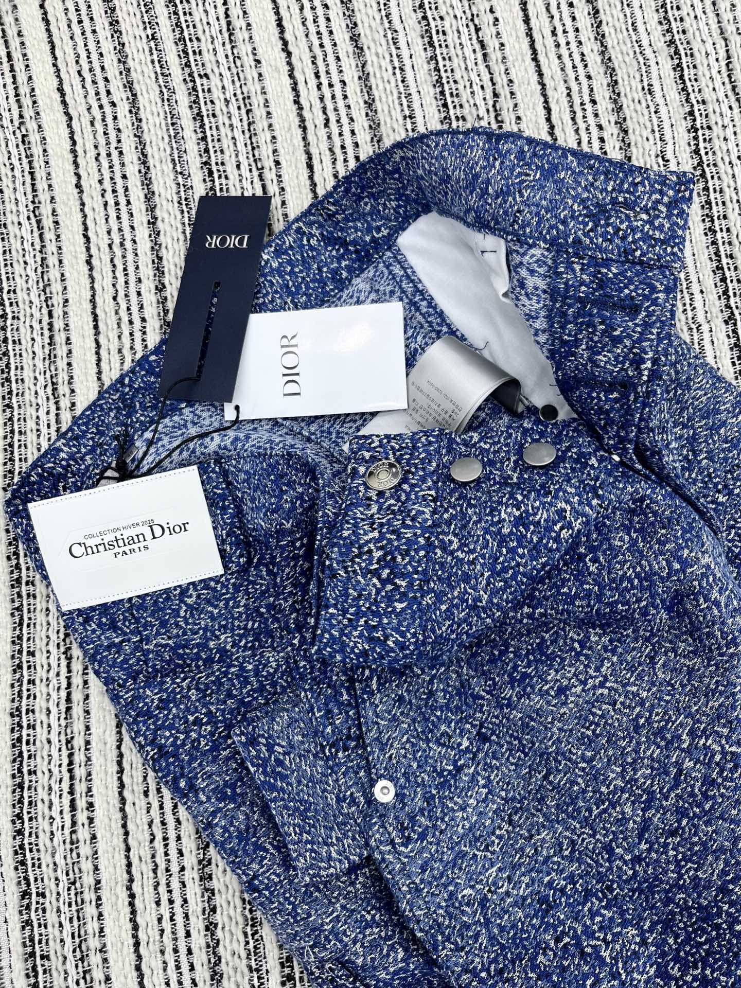 🛒𝐍𝐄𝐖 · 𝟐𝟎𝟐5/爆款现货【原版定制】 Dio*｜2025新款渐变混色工装式牛仔裤利落剪裁勾勒身形