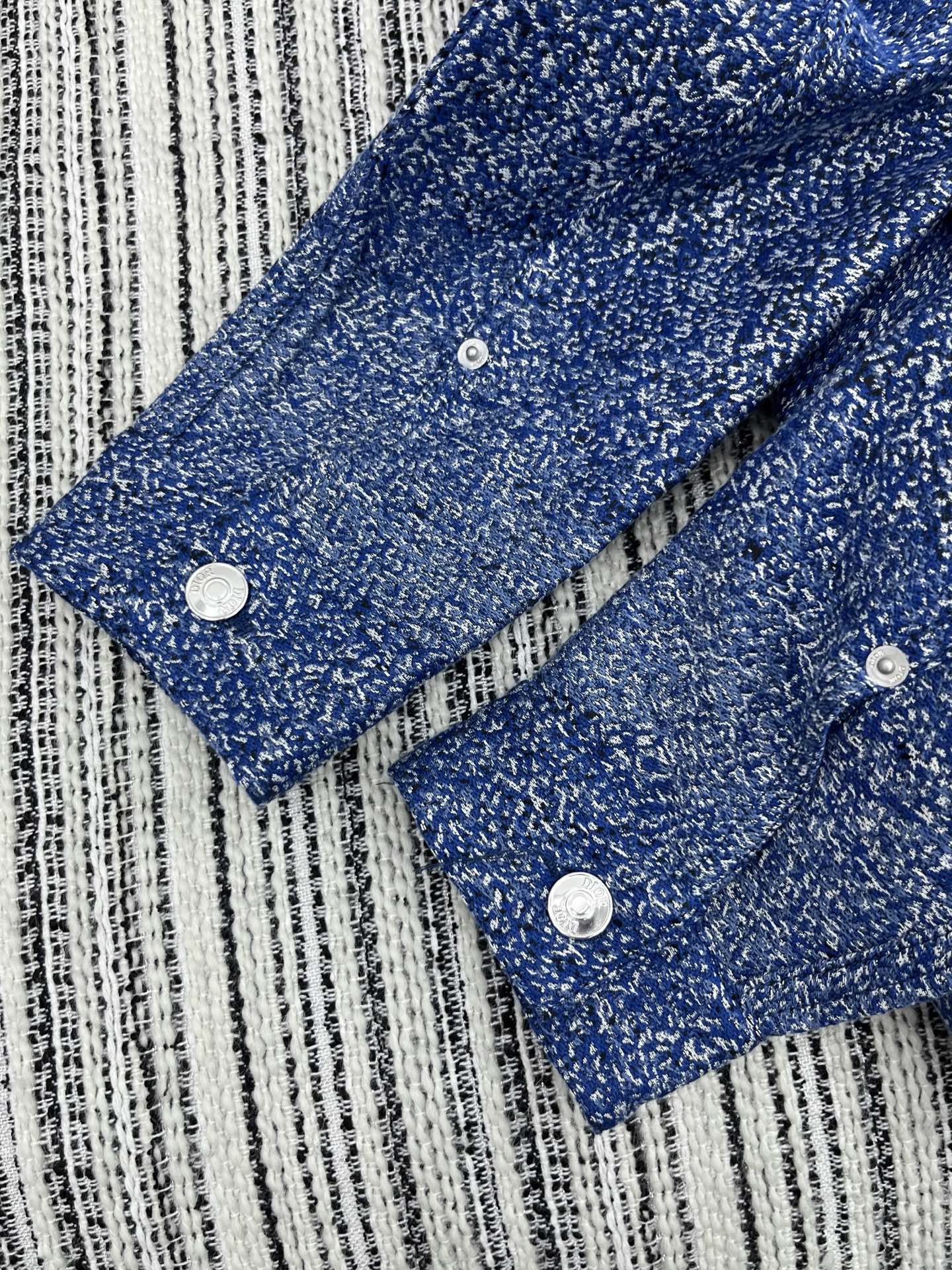 🛒𝐍𝐄𝐖 · 𝟐𝟎𝟐5/爆款现货【原版定制】 Dio*｜2025新款渐变混色廓形带帽外套利落剪裁勾勒身形