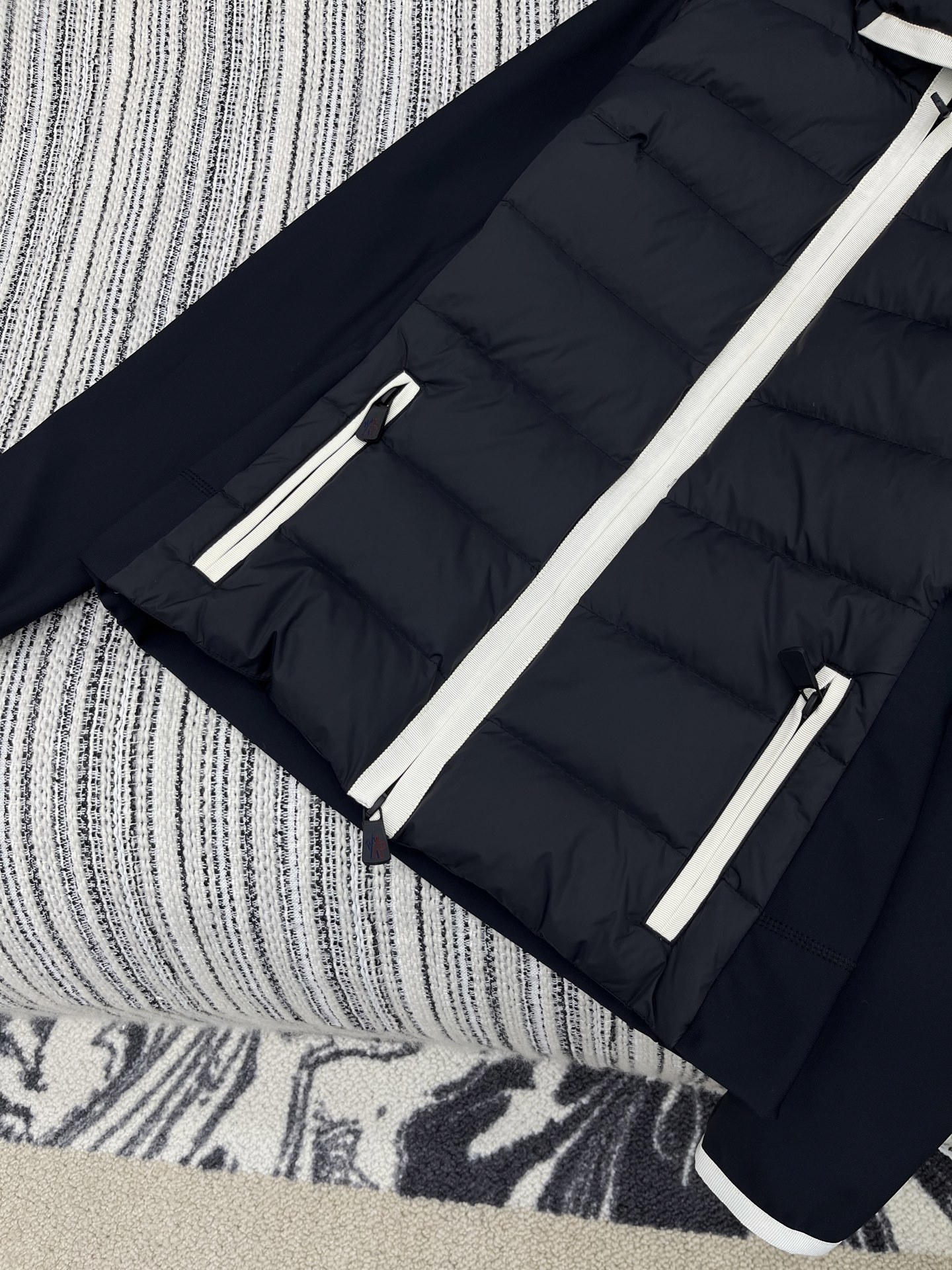 🛒𝐍𝐄𝐖 · 𝟐𝟎𝟐5/爆款现货【原版订制】Mon*|25秋冬新品防风收腰羽绒服外套极致修身的版型,大工