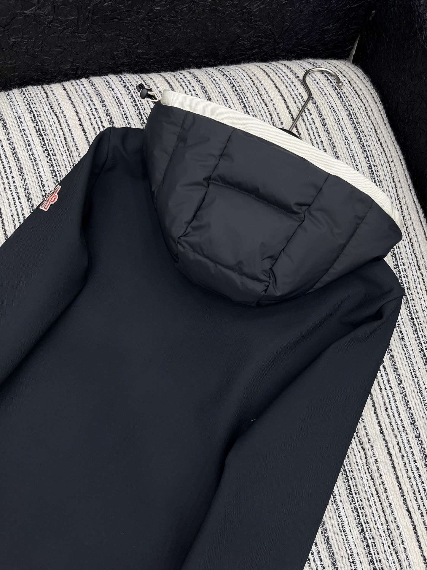 🛒𝐍𝐄𝐖 · 𝟐𝟎𝟐5/爆款现货【原版订制】Mon*|25秋冬新品防风收腰羽绒服外套极致修身的版型,大工