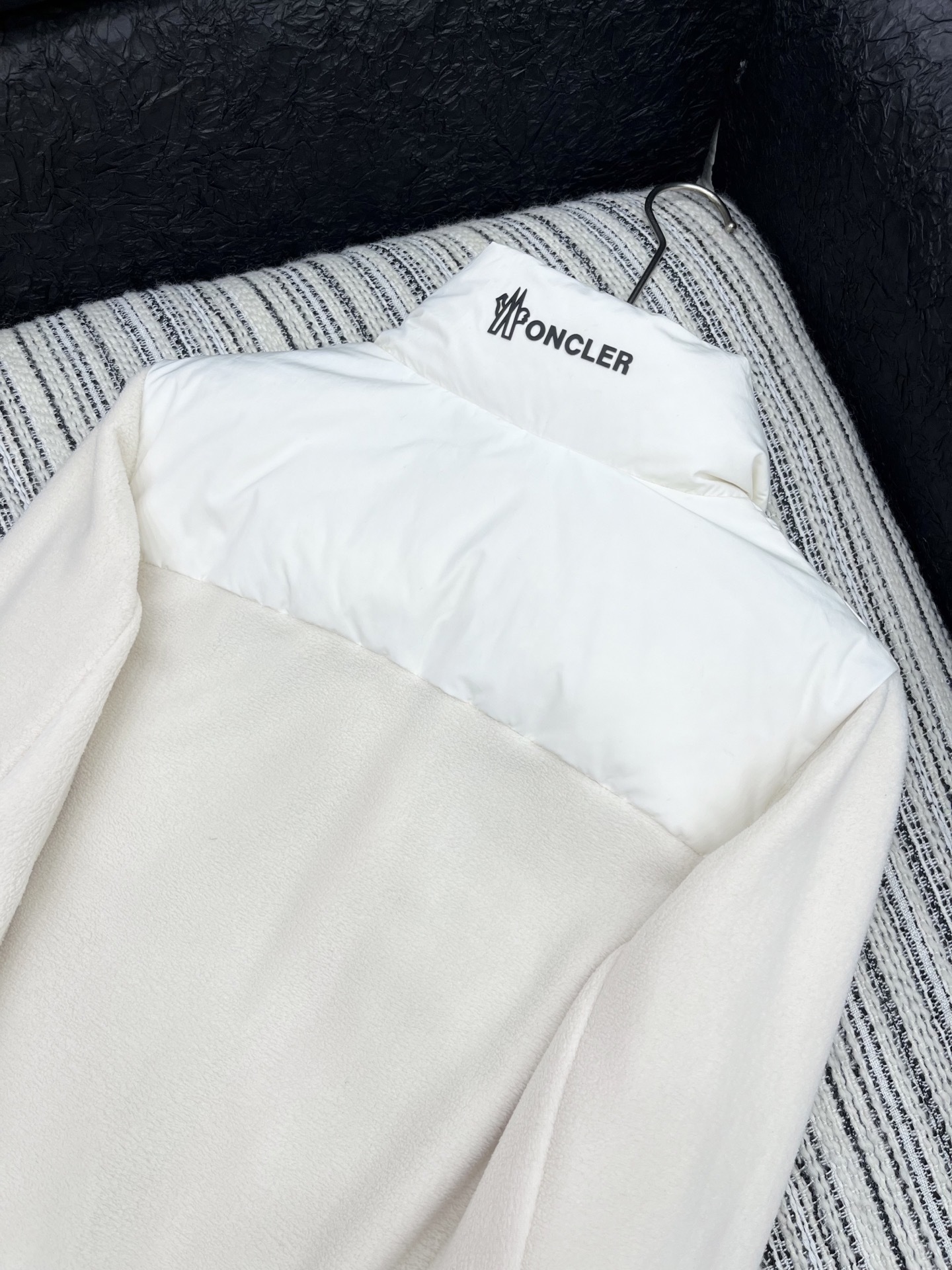 🛒𝐍𝐄𝐖 · 𝟐𝟎𝟐5/爆款现货【原版订制】Mon*|25秋冬新品立领泰迪绒拼接羽绒服外套两种面料的完美