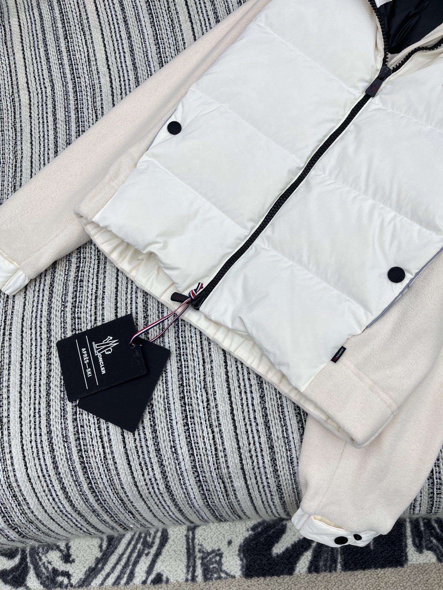 🛒𝐍𝐄𝐖 · 𝟐𝟎𝟐5/爆款现货【原版订制】Mon*|25秋冬新品立领泰迪绒拼接羽绒服外套两种面料的完美