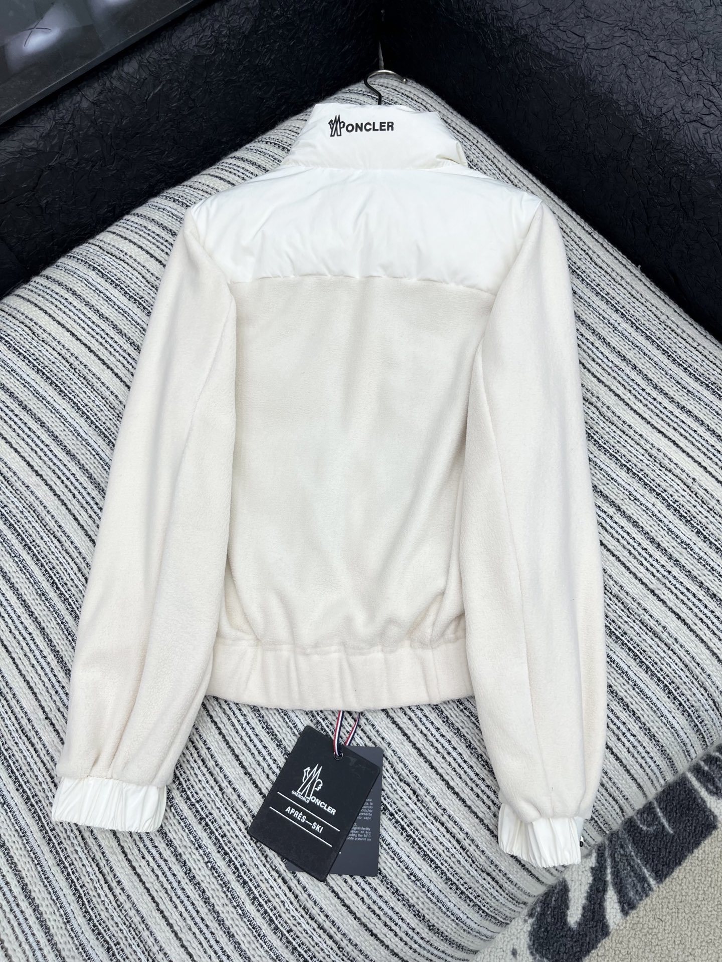 🛒𝐍𝐄𝐖 · 𝟐𝟎𝟐5/爆款现货【原版订制】Mon*|25秋冬新品立领泰迪绒拼接羽绒服外套两种面料的完美