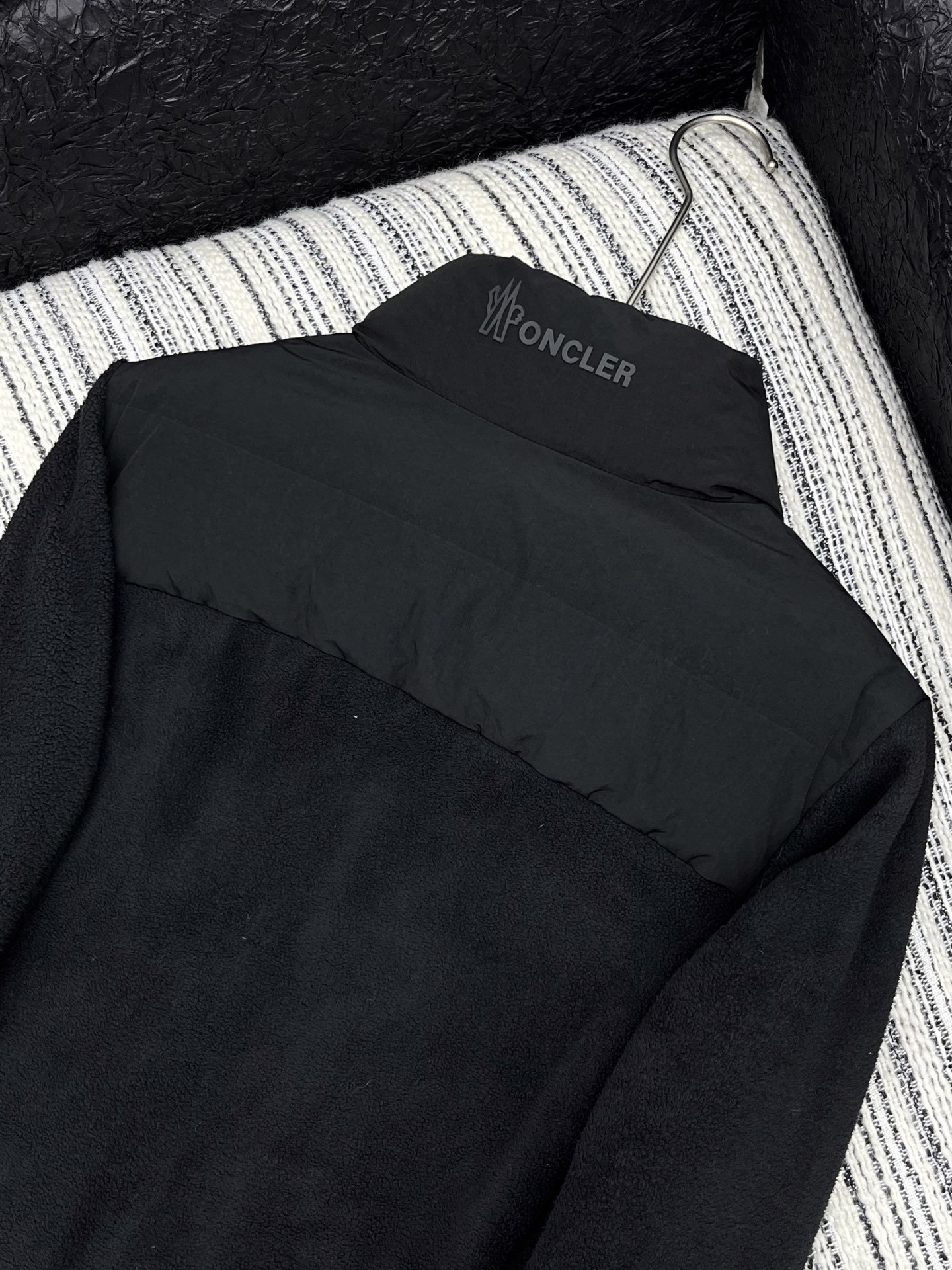 🛒𝐍𝐄𝐖 · 𝟐𝟎𝟐5/爆款现货【原版订制】Mon*|25秋冬新品立领泰迪绒拼接羽绒服外套两种面料的完美