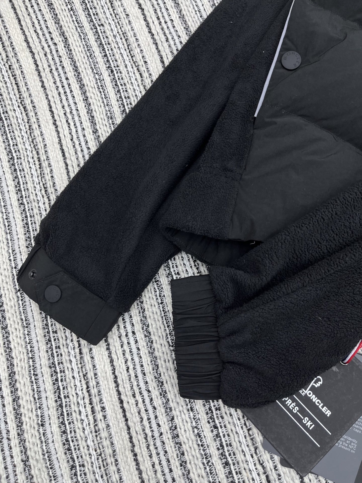 🛒𝐍𝐄𝐖 · 𝟐𝟎𝟐5/爆款现货【原版订制】Mon*|25秋冬新品立领泰迪绒拼接羽绒服外套两种面料的完美