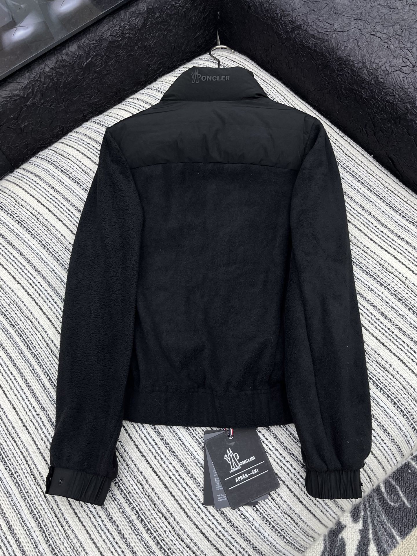 🛒𝐍𝐄𝐖 · 𝟐𝟎𝟐5/爆款现货【原版订制】Mon*|25秋冬新品立领泰迪绒拼接羽绒服外套两种面料的完美