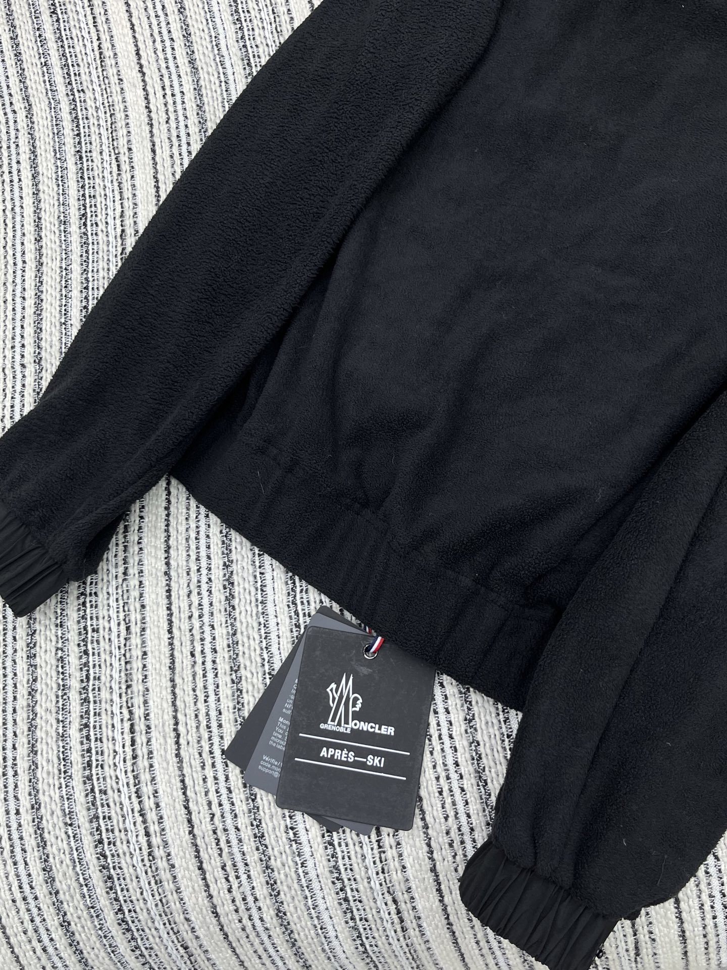 🛒𝐍𝐄𝐖 · 𝟐𝟎𝟐5/爆款现货【原版订制】Mon*|25秋冬新品立领泰迪绒拼接羽绒服外套两种面料的完美