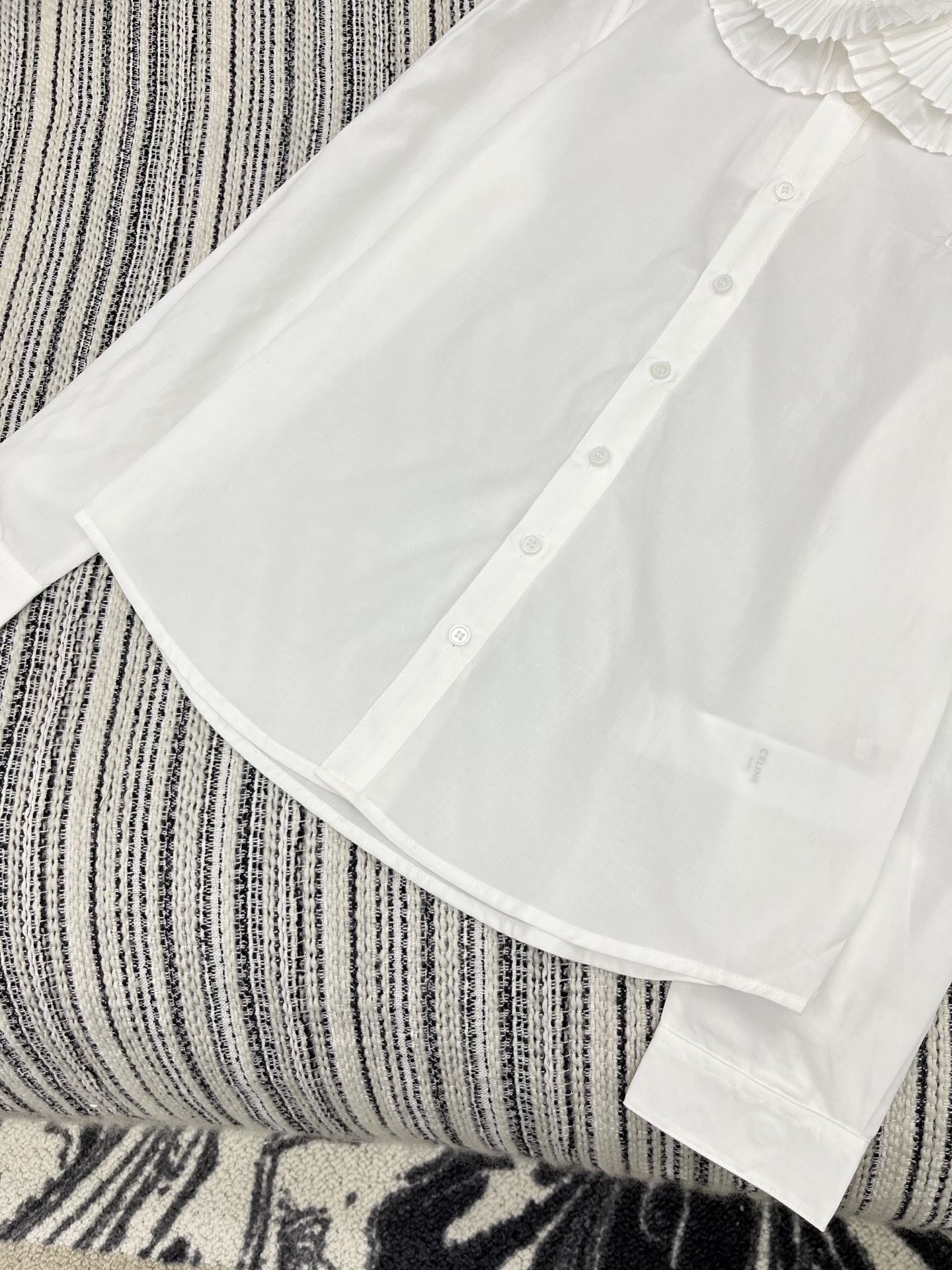 🛒𝐍𝐄𝐖 · 𝟐𝟎𝟐5/爆款现货【原版定制】Celin*｜25新款翻边风琴褶娃娃领纯色衬衫百搭高级 定制