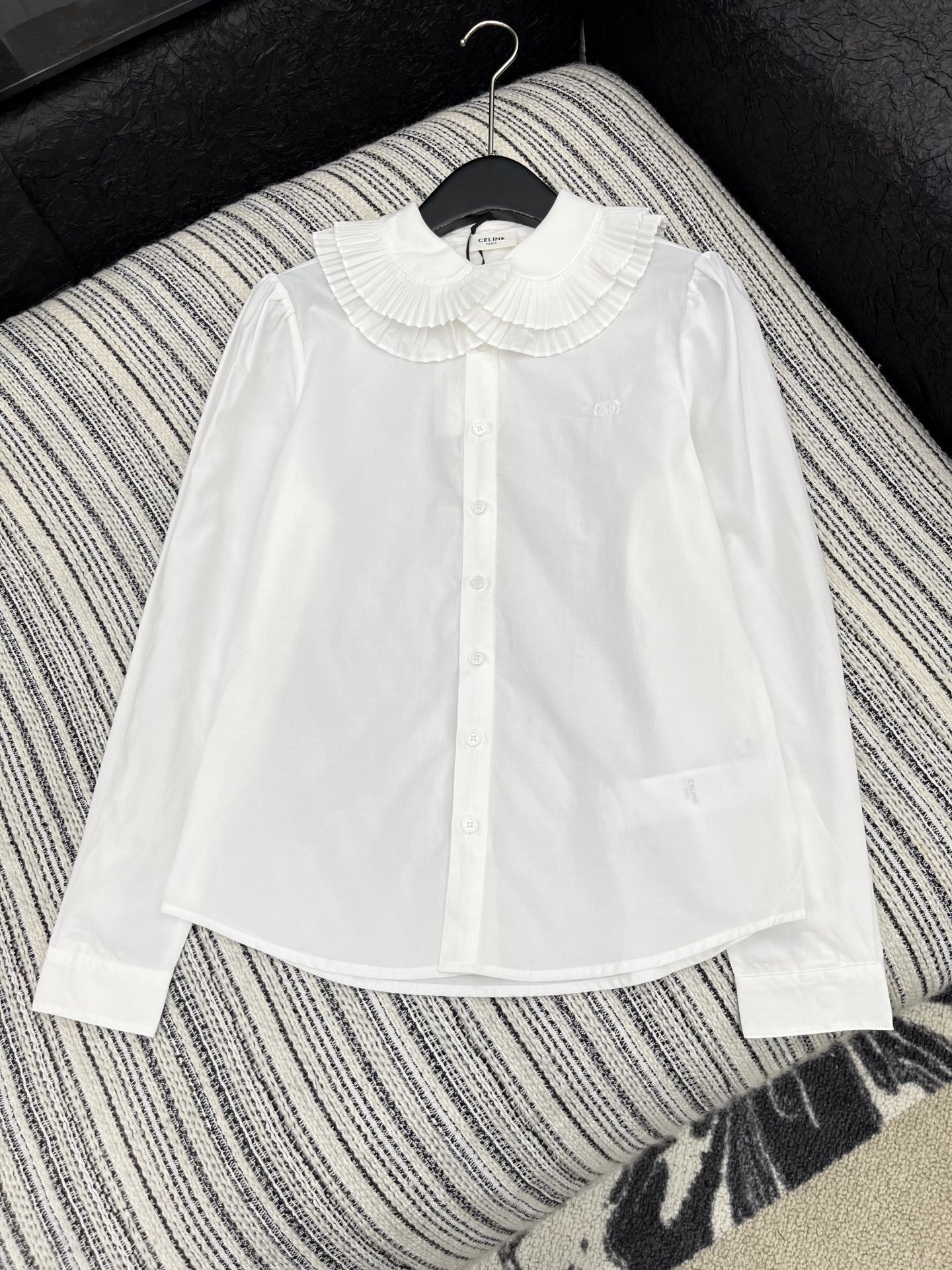 🛒𝐍𝐄𝐖 · 𝟐𝟎𝟐5/爆款现货【原版定制】Celin*｜25新款翻边风琴褶娃娃领纯色衬衫百搭高级 定制
