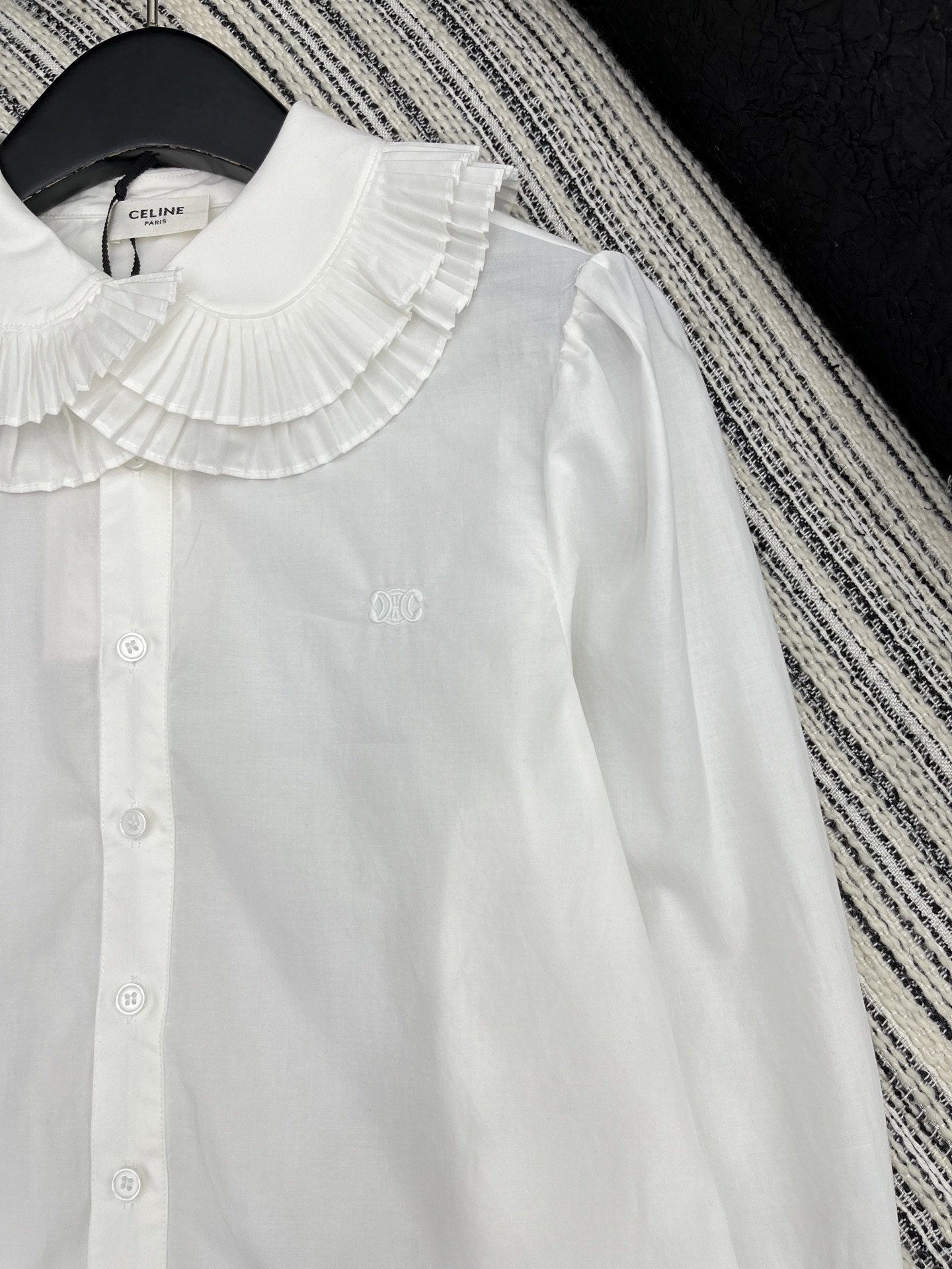 🛒𝐍𝐄𝐖 · 𝟐𝟎𝟐5/爆款现货【原版定制】Celin*｜25新款翻边风琴褶娃娃领纯色衬衫百搭高级 定制