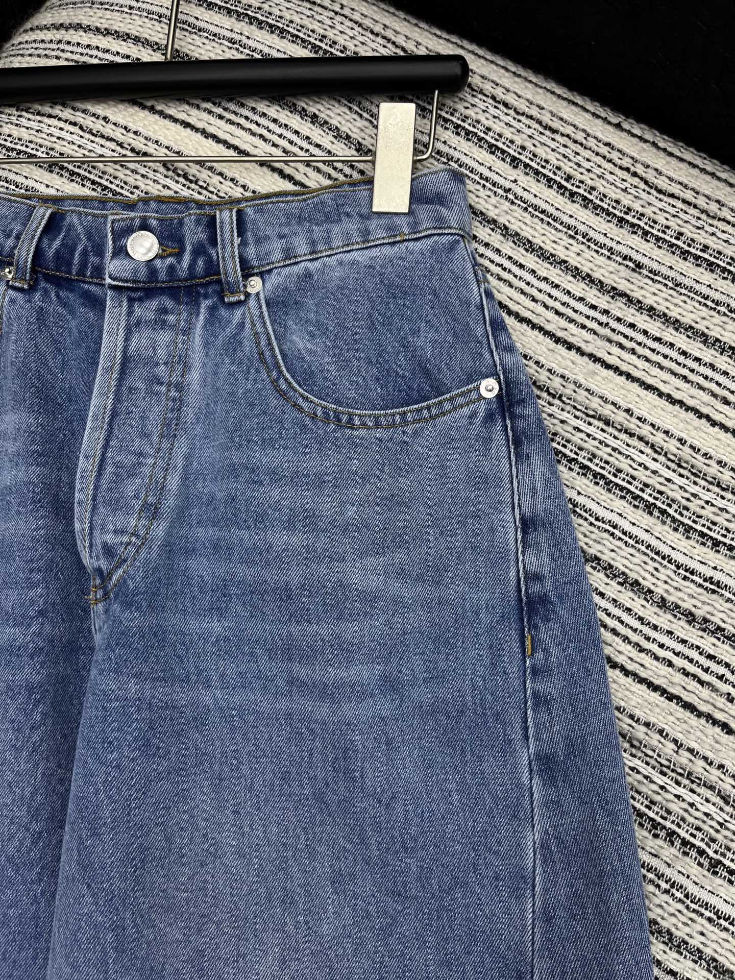 🛒𝐍𝐄𝐖 · 𝟐𝟎𝟐4/爆款现货【原版定制】Alex*｜大王家经典烫钻阔腿牛仔裤潮版奢侈品最新的版型 订