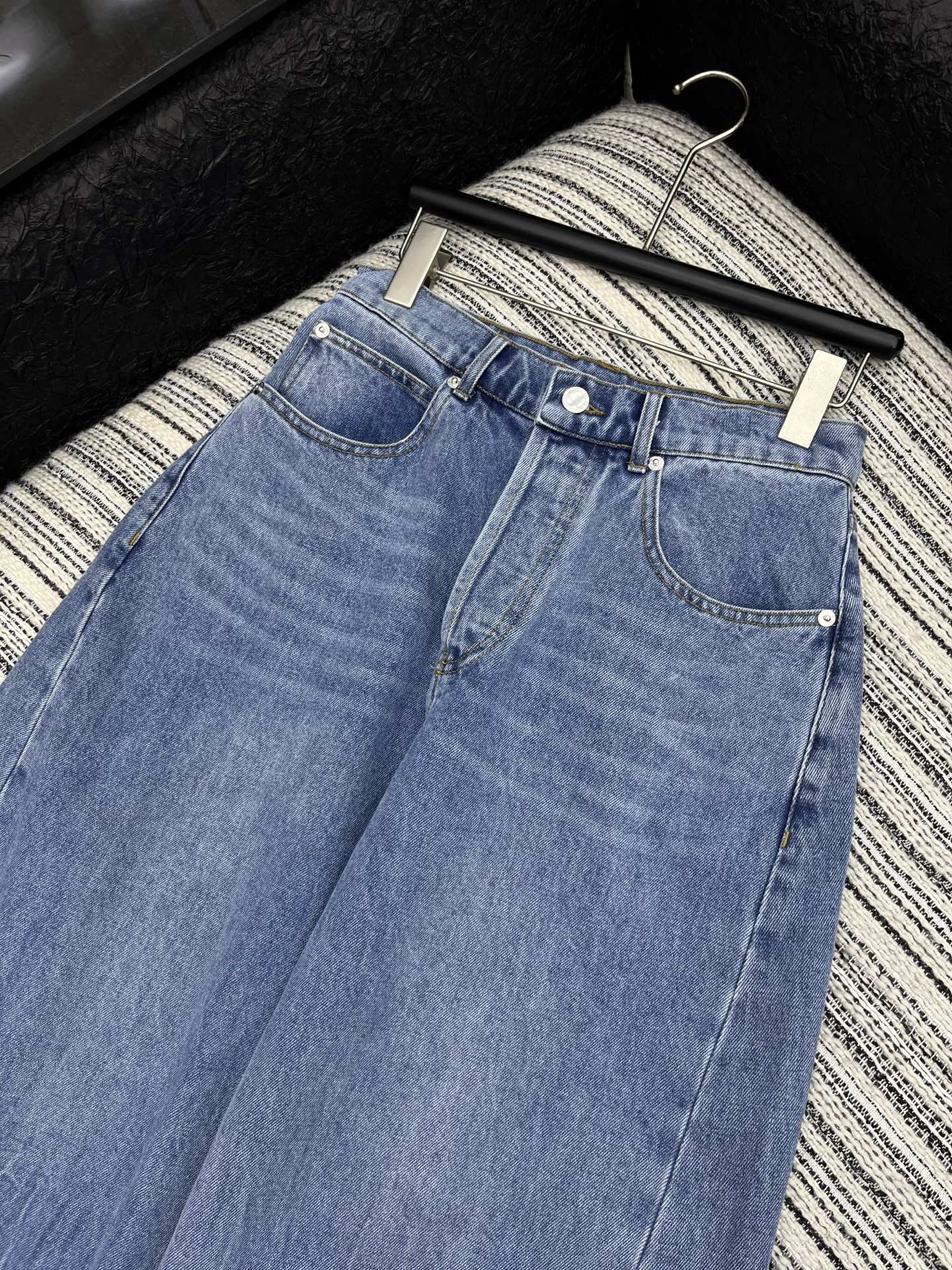 🛒𝐍𝐄𝐖 · 𝟐𝟎𝟐4/爆款现货【原版定制】Alex*｜大王家经典烫钻阔腿牛仔裤潮版奢侈品最新的版型 订