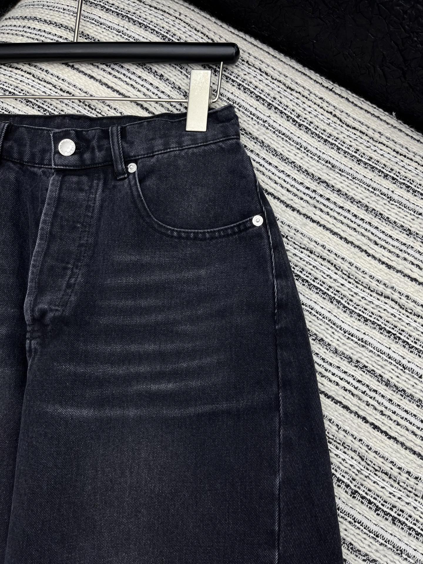 🛒𝐍𝐄𝐖 · 𝟐𝟎𝟐4/爆款现货【原版定制】Alex*｜大王家经典烫钻阔腿牛仔裤潮版奢侈品最新的版型 订