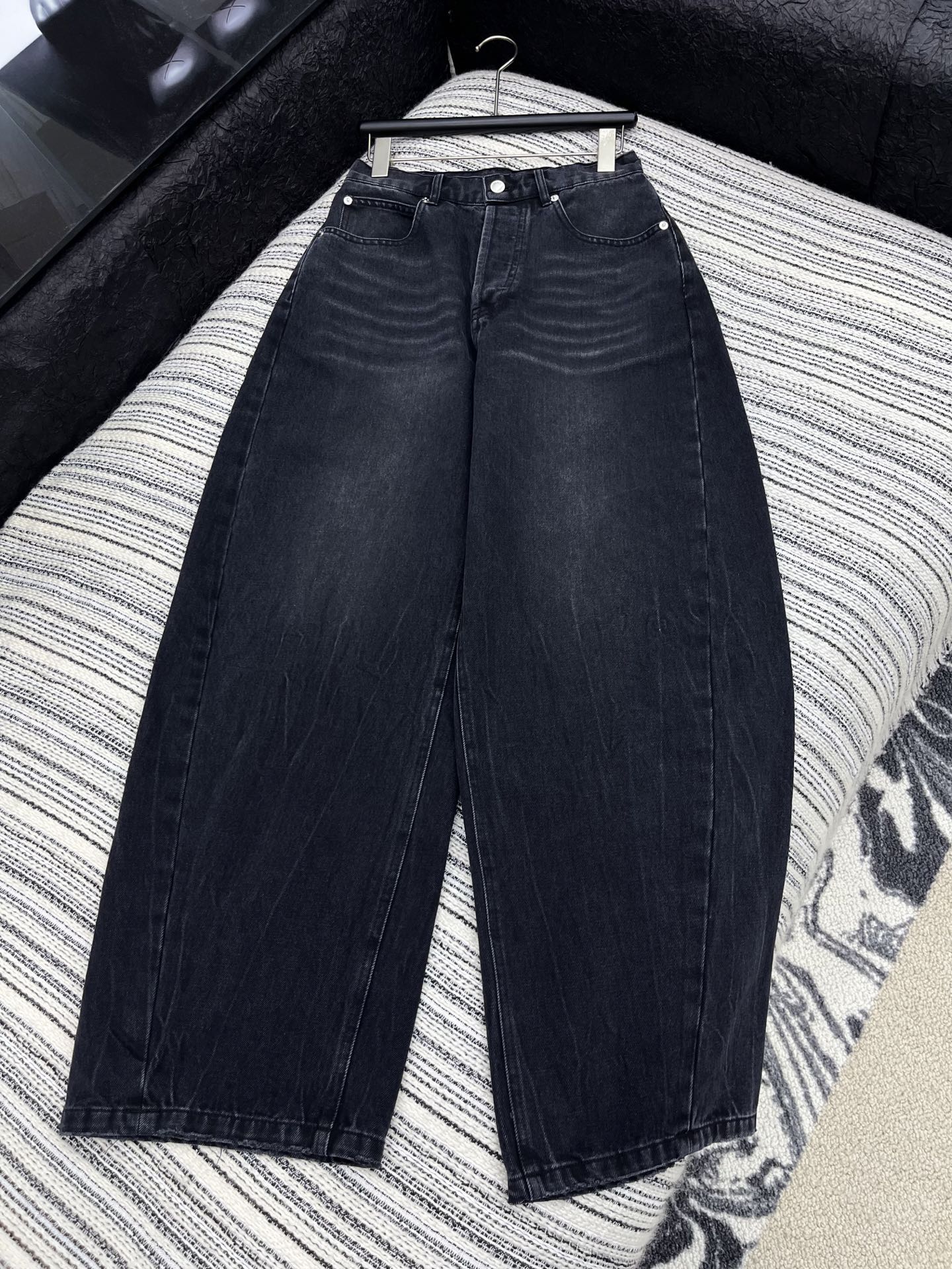 🛒𝐍𝐄𝐖 · 𝟐𝟎𝟐4/爆款现货【原版定制】Alex*｜大王家经典烫钻阔腿牛仔裤潮版奢侈品最新的版型 订