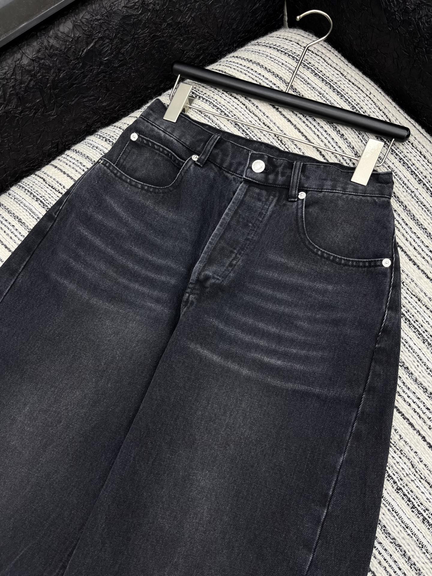 🛒𝐍𝐄𝐖 · 𝟐𝟎𝟐4/爆款现货【原版定制】Alex*｜大王家经典烫钻阔腿牛仔裤潮版奢侈品最新的版型 订