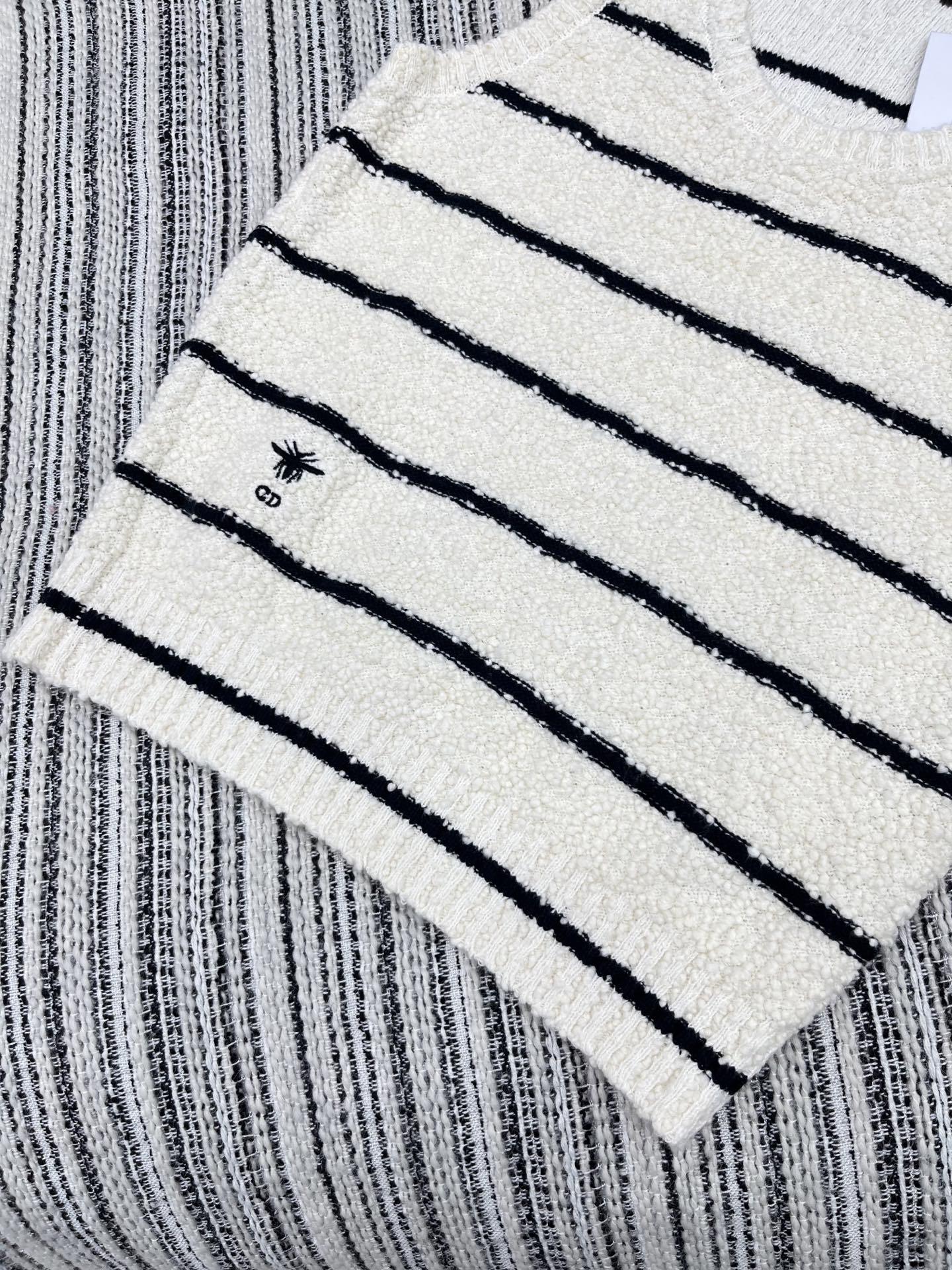 🛒𝐍𝐄𝐖 · 𝟐𝟎𝟐5/爆款现货原单品质 Dio*|25新品刺绣针织背心精致常规版型上身巨显瘦!定制重工