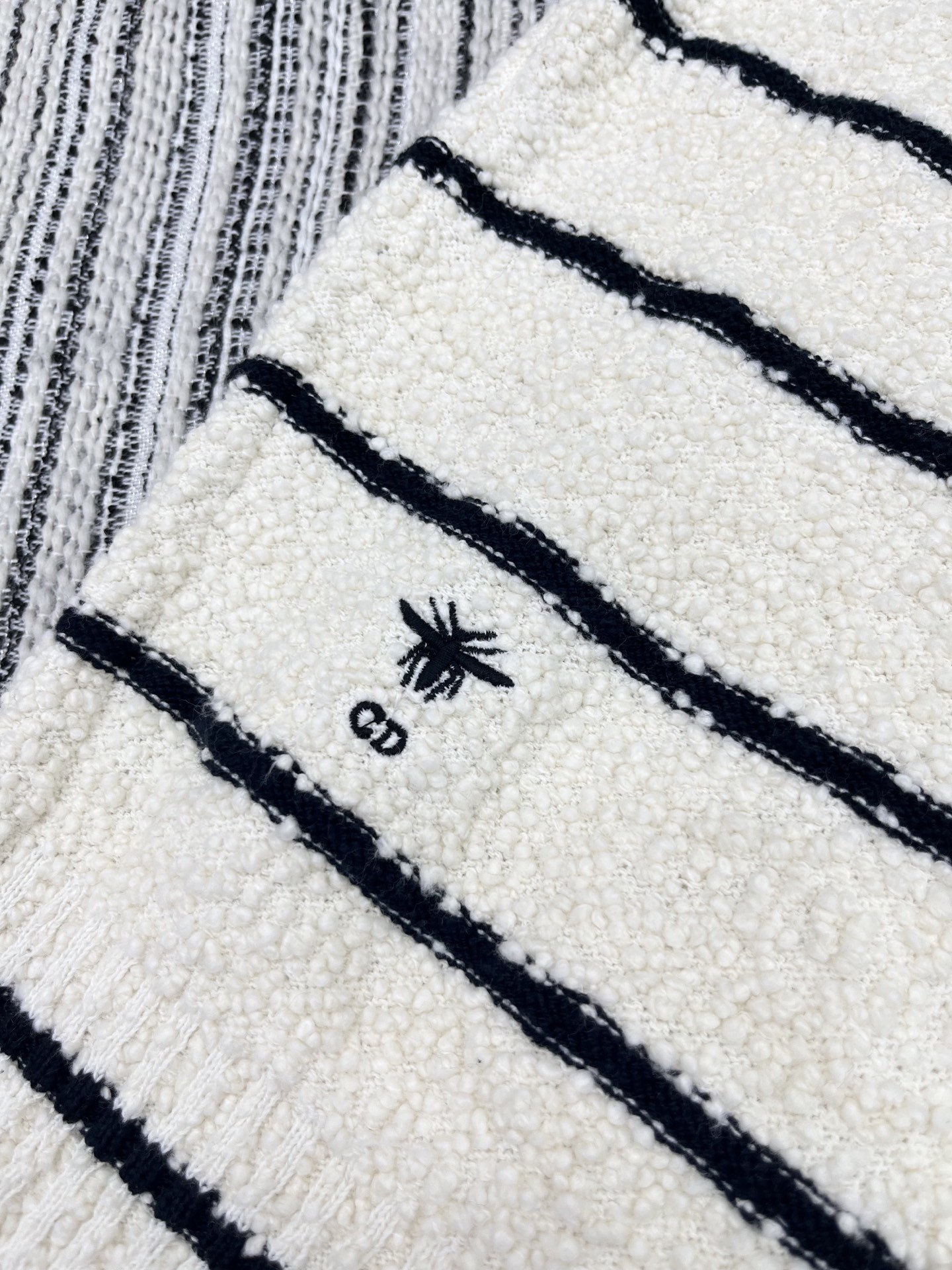 🛒𝐍𝐄𝐖 · 𝟐𝟎𝟐5/爆款现货原单品质 Dio*|25新品刺绣针织背心精致常规版型上身巨显瘦!定制重工