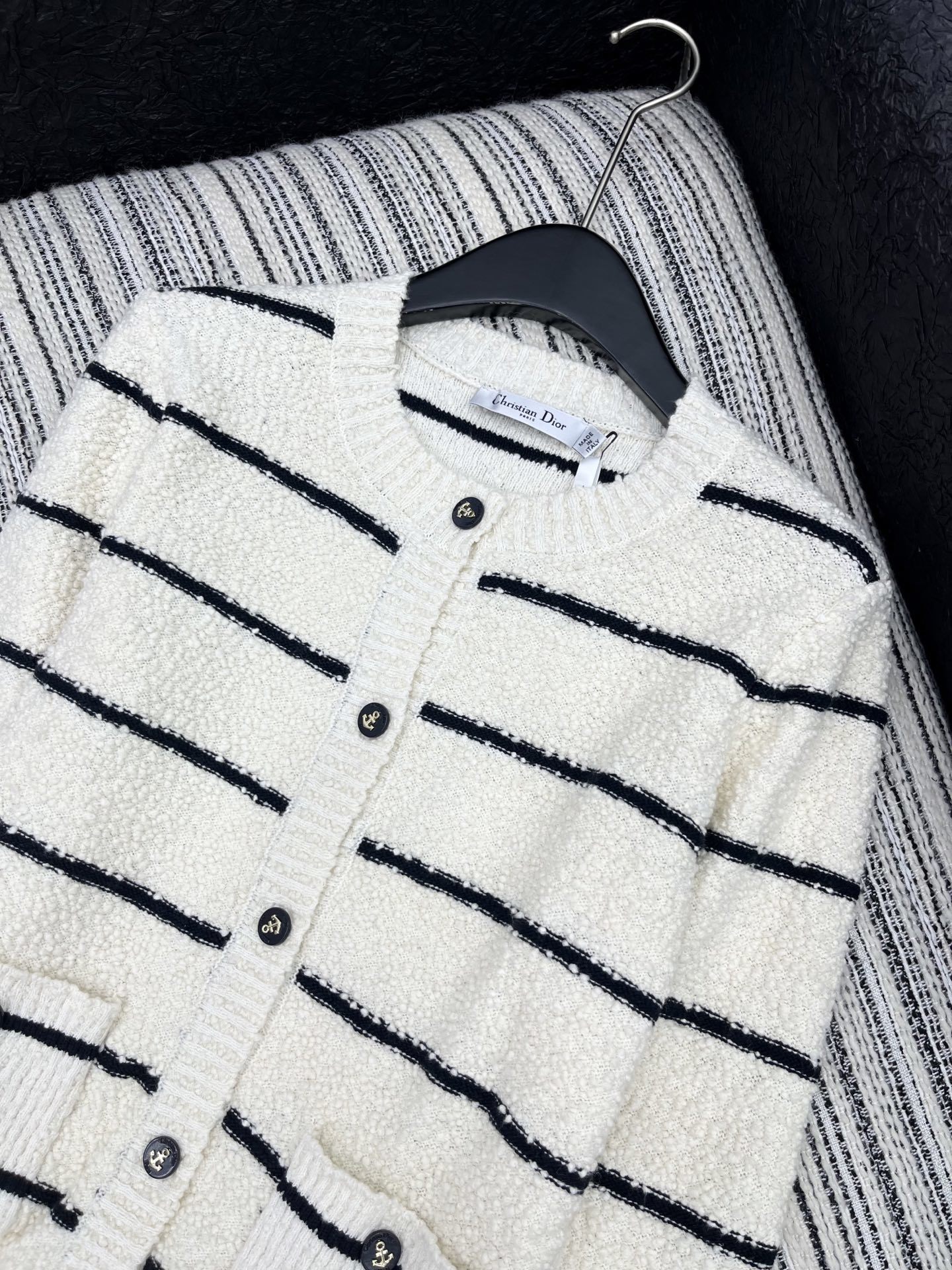 🛒𝐍𝐄𝐖 · 𝟐𝟎𝟐5/爆款现货原单品质 Dio*|25新品刺绣针织开衫精致常规版型上身巨显瘦!定制重工