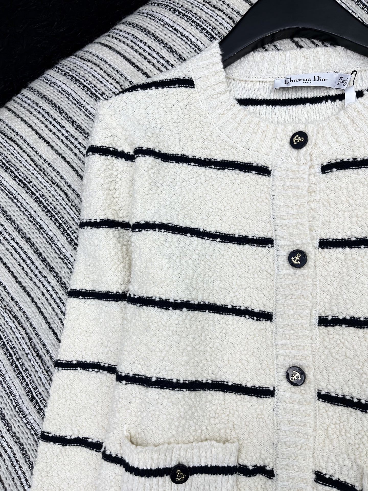 🛒𝐍𝐄𝐖 · 𝟐𝟎𝟐5/爆款现货原单品质 Dio*|25新品刺绣针织开衫精致常规版型上身巨显瘦!定制重工