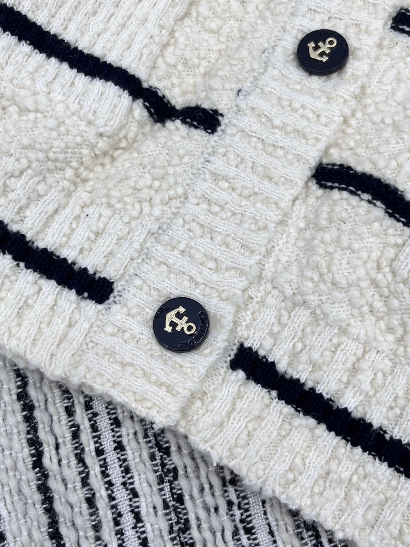 🛒𝐍𝐄𝐖 · 𝟐𝟎𝟐5/爆款现货原单品质 Dio*|25新品刺绣针织开衫精致常规版型上身巨显瘦!定制重工