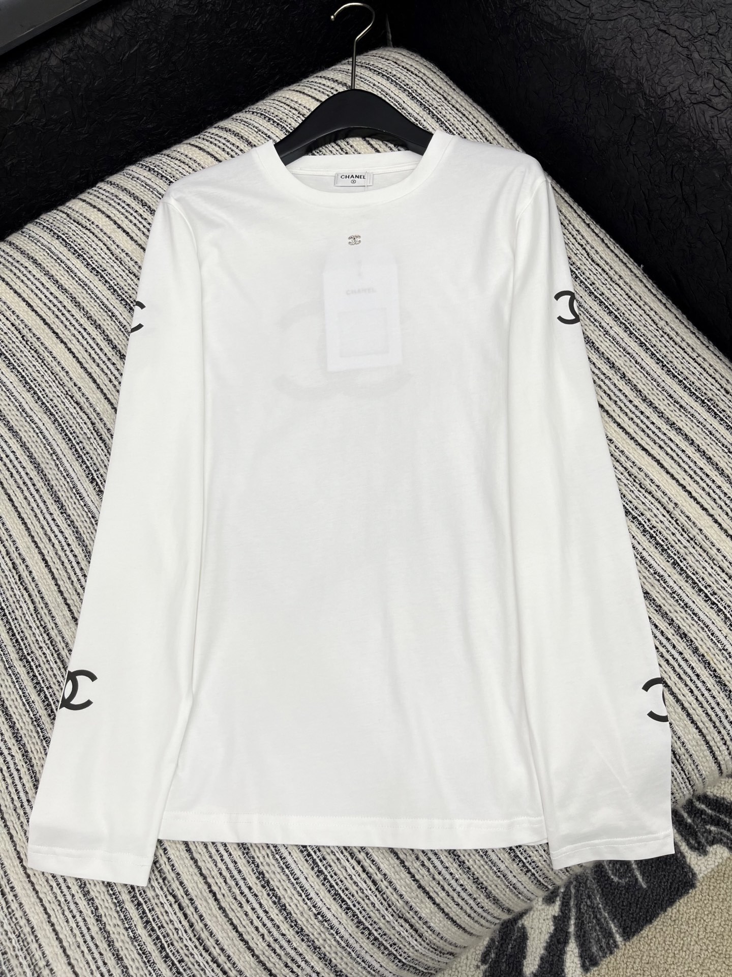 🛒𝐍𝐄𝐖 · 𝟐𝟎𝟐5/爆款现货原单品质 Chan*|精致印花长袖T恤高订面料 亲肤透气舒适标志性字母图