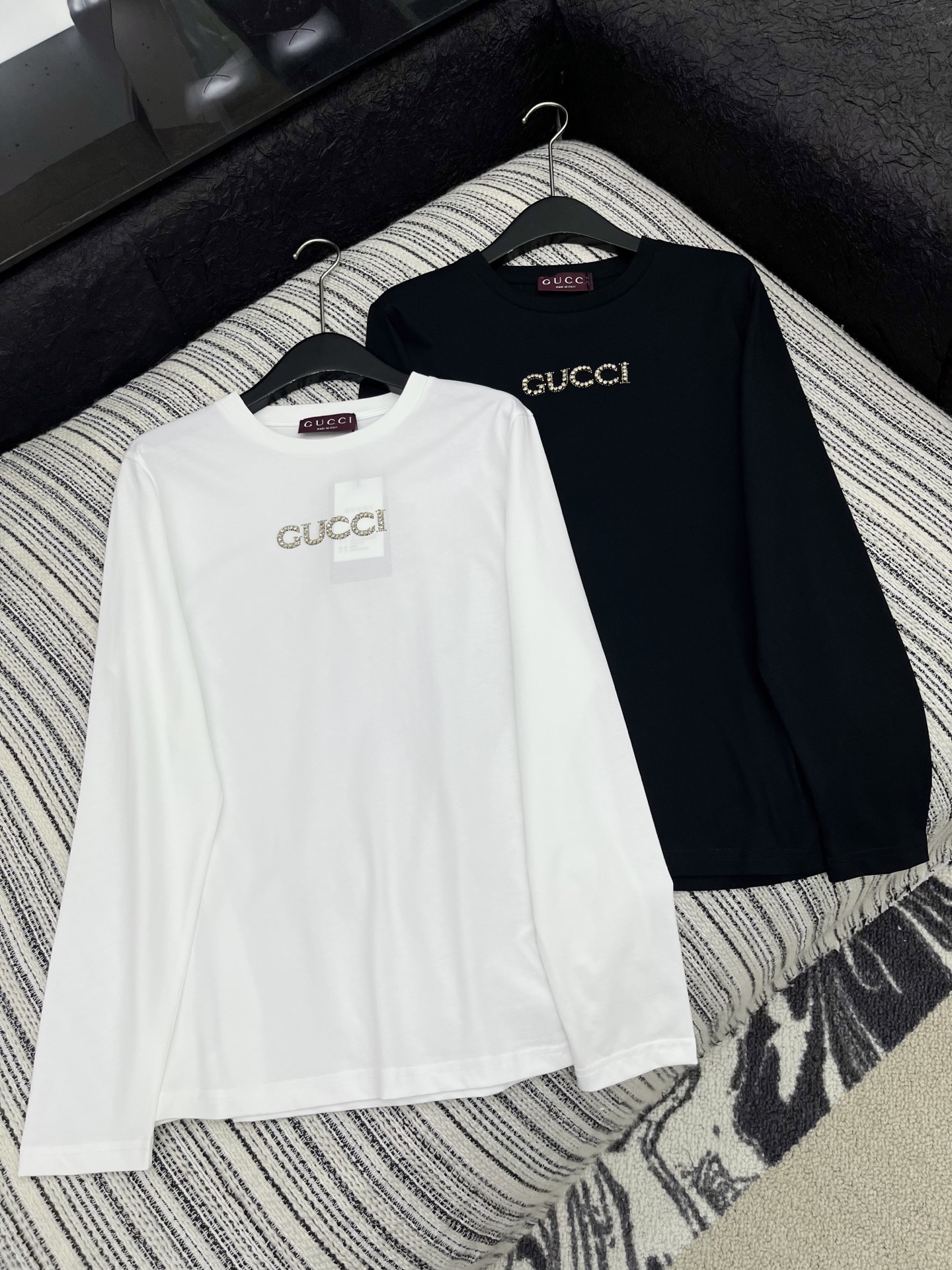 🛒𝐍𝐄𝐖 · 𝟐𝟎𝟐5/爆款现货原单品质 Gucc*｜精致订钻长袖T恤高订面料 亲肤透气舒适标志性字母图