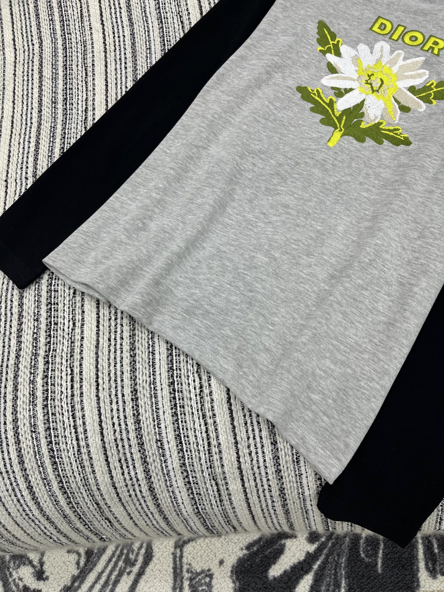 🛒𝐍𝐄𝐖 · 𝟐𝟎𝟐5/爆款现货原单品质 Dio*｜精致刺绣长袖T恤高订面料 亲肤透气舒适标志性字母图案