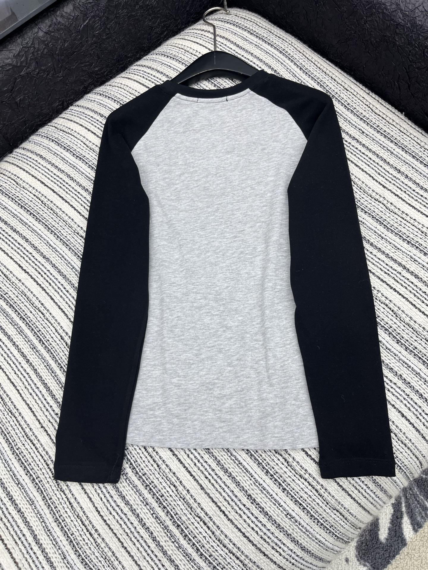 🛒𝐍𝐄𝐖 · 𝟐𝟎𝟐5/爆款现货原单品质 Dio*｜精致刺绣长袖T恤高订面料 亲肤透气舒适标志性字母图案