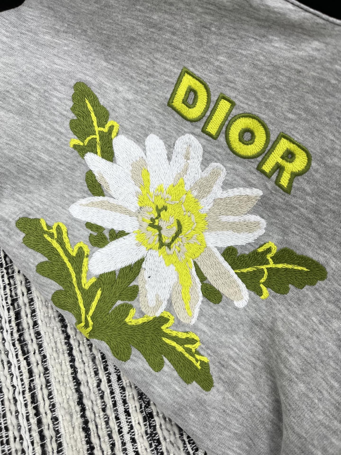 🛒𝐍𝐄𝐖 · 𝟐𝟎𝟐5/爆款现货原单品质 Dio*｜精致刺绣长袖T恤高订面料 亲肤透气舒适标志性字母图案