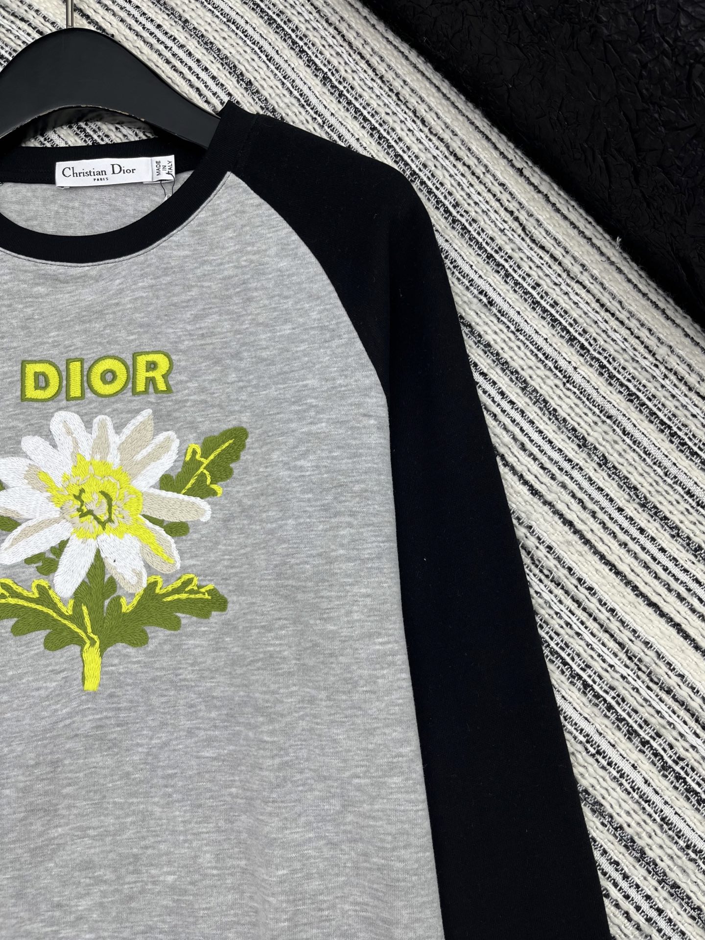 🛒𝐍𝐄𝐖 · 𝟐𝟎𝟐5/爆款现货原单品质 Dio*｜精致刺绣长袖T恤高订面料 亲肤透气舒适标志性字母图案