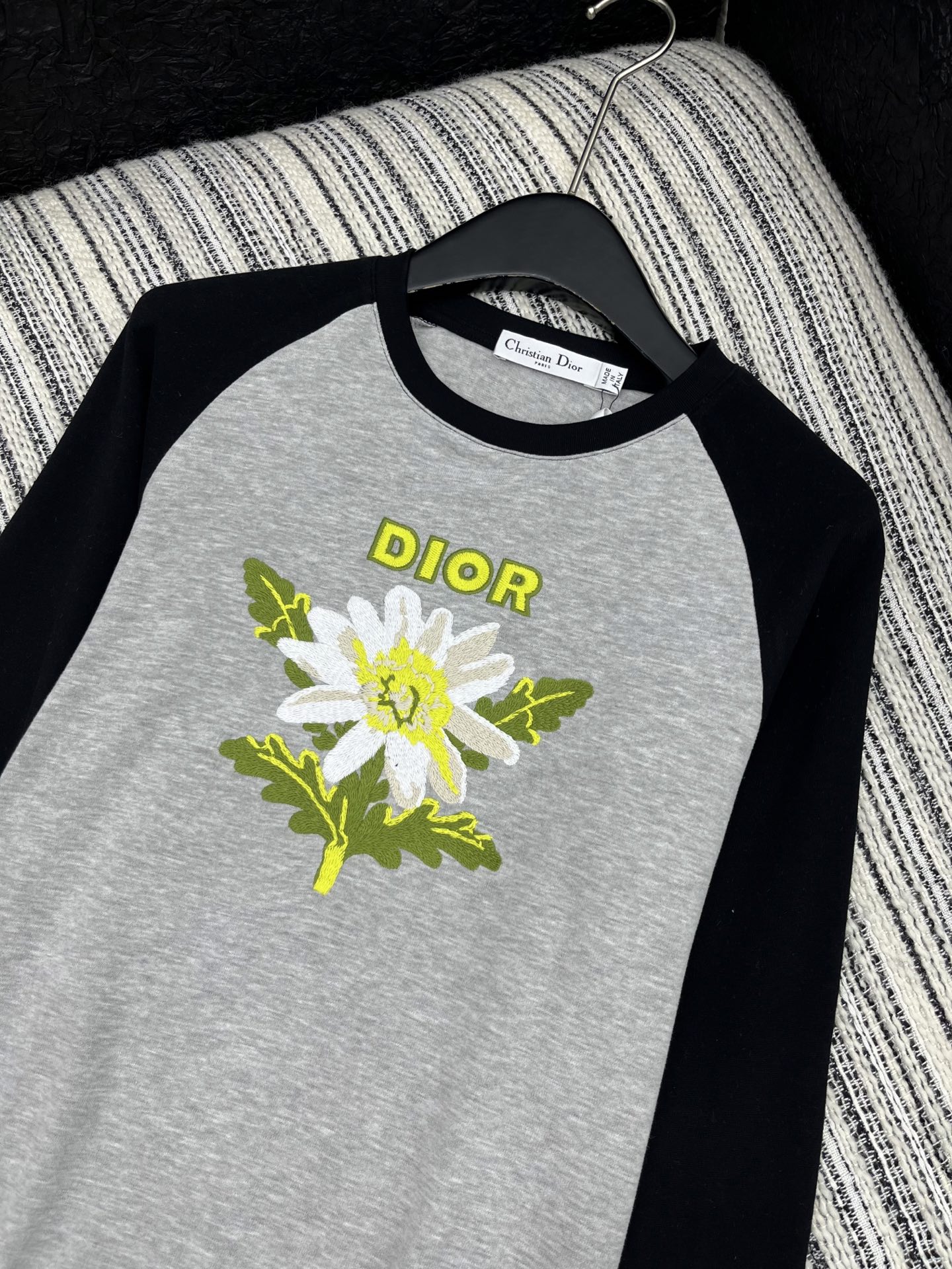 🛒𝐍𝐄𝐖 · 𝟐𝟎𝟐5/爆款现货原单品质 Dio*｜精致刺绣长袖T恤高订面料 亲肤透气舒适标志性字母图案