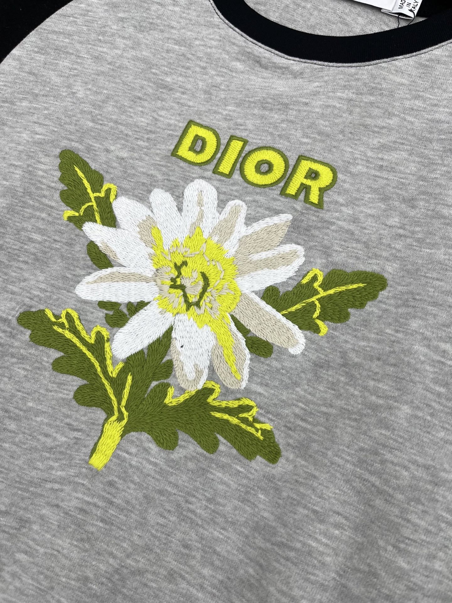 🛒𝐍𝐄𝐖 · 𝟐𝟎𝟐5/爆款现货原单品质 Dio*｜精致刺绣长袖T恤高订面料 亲肤透气舒适标志性字母图案