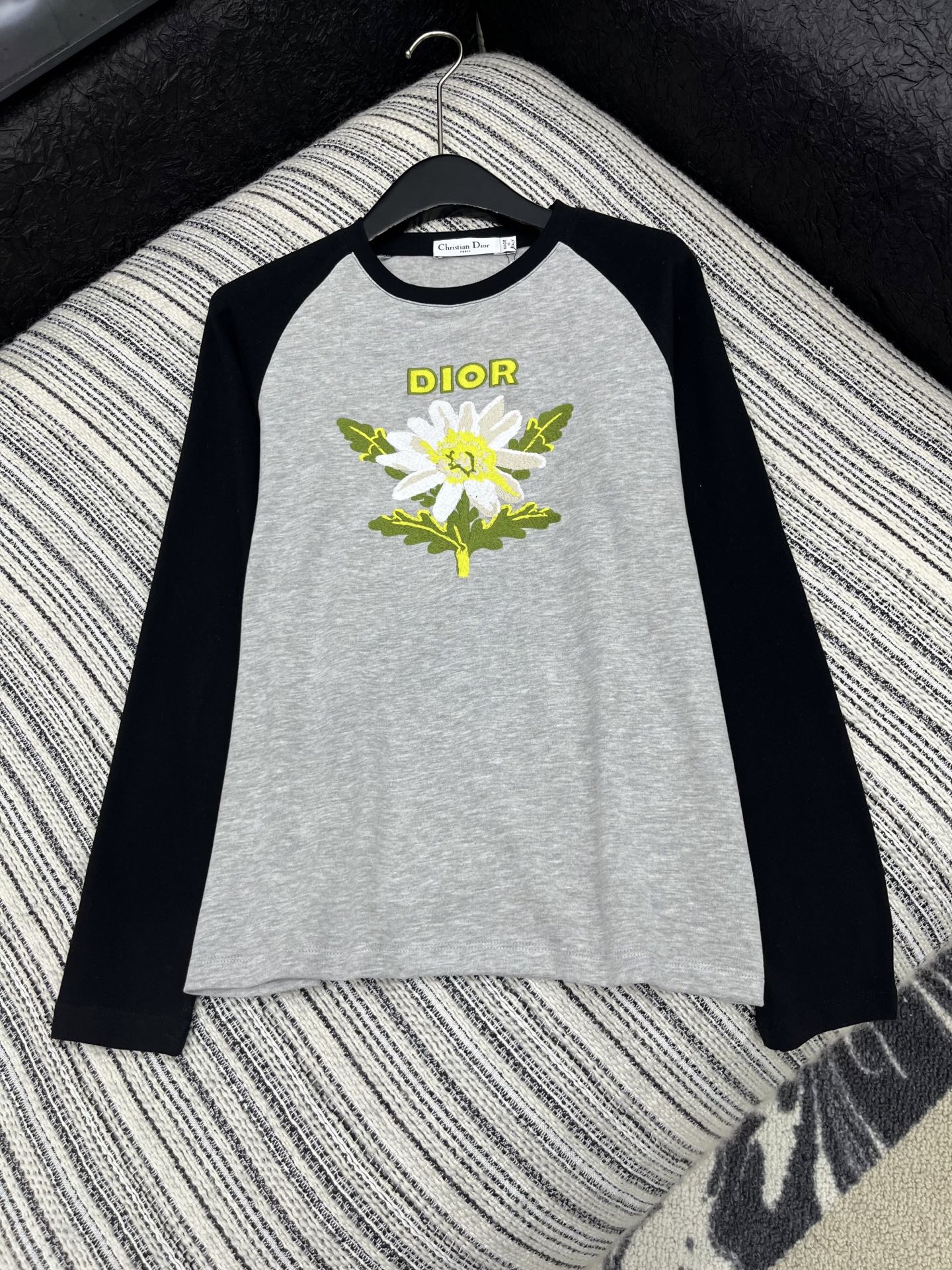 🛒𝐍𝐄𝐖 · 𝟐𝟎𝟐5/爆款现货原单品质 Dio*｜精致刺绣长袖T恤高订面料 亲肤透气舒适标志性字母图案