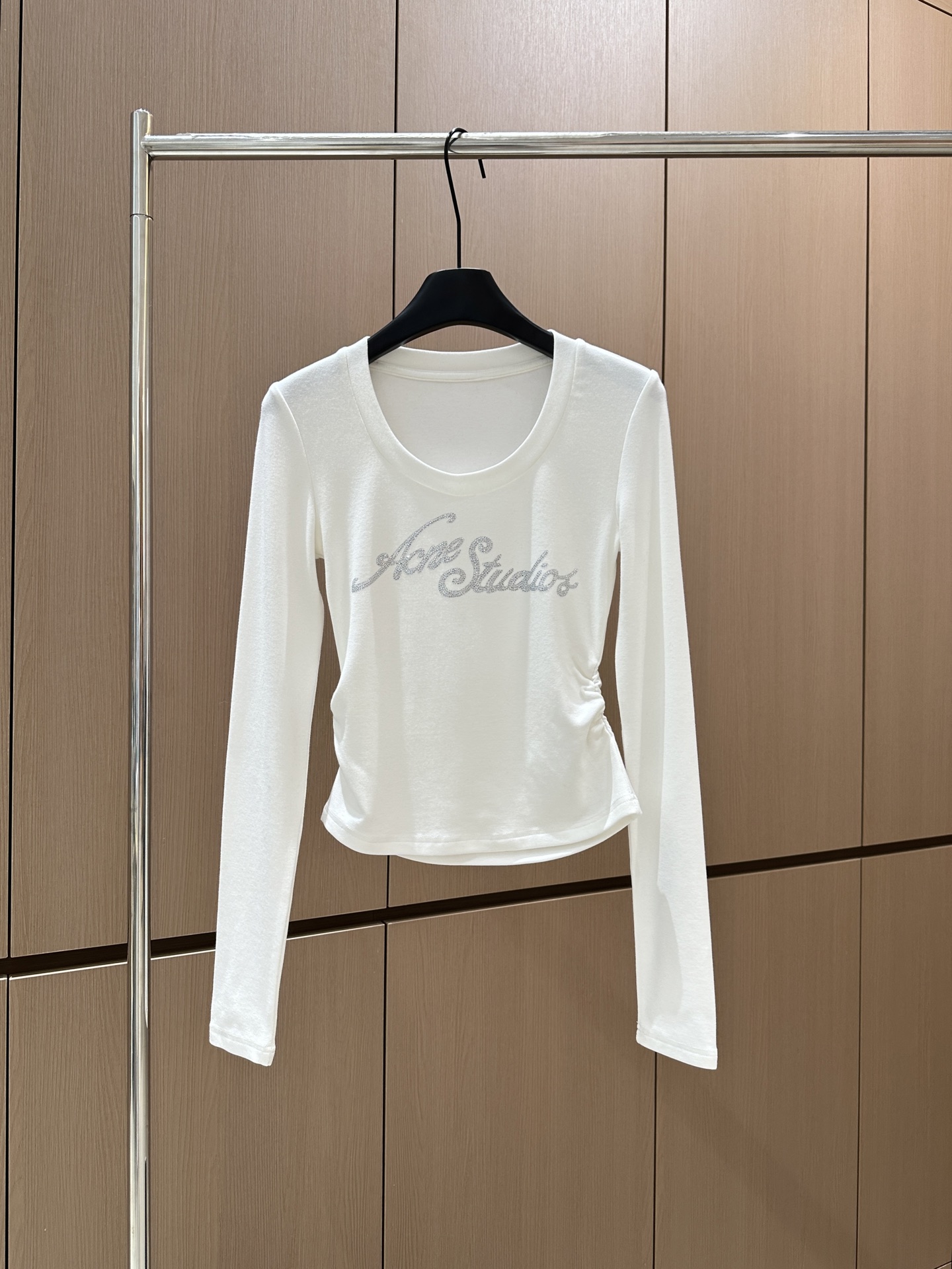 🛒𝐍𝐄𝐖 · 𝟐𝟎𝟐5/爆款现货设计师 原创｜2025新款加绒磨毛打底衫云感舒适的系列！上身的触感谁穿谁