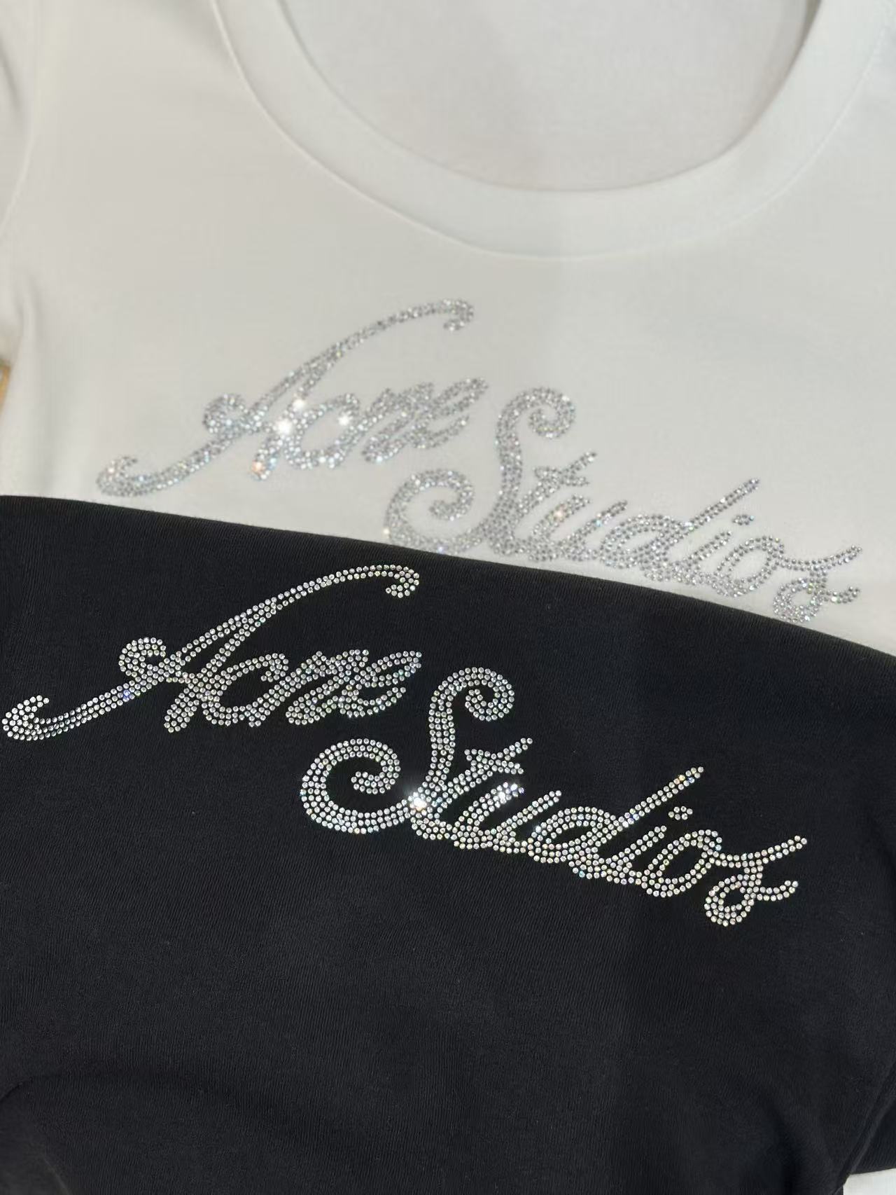 🛒𝐍𝐄𝐖 · 𝟐𝟎𝟐5/爆款现货设计师 原创｜2025新款加绒磨毛打底衫云感舒适的系列！上身的触感谁穿谁