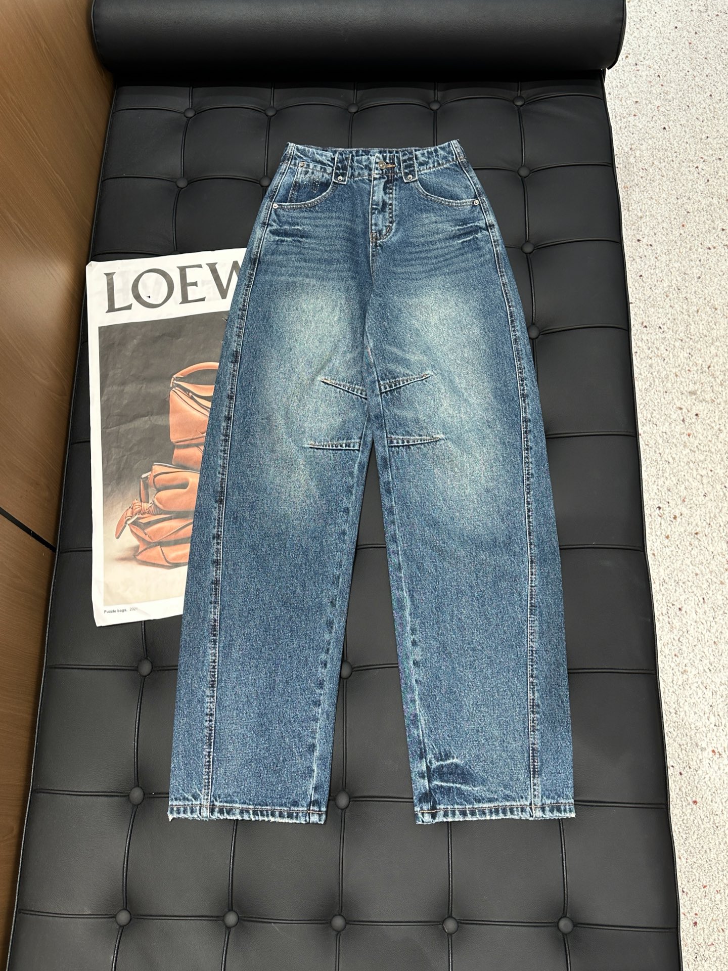 🛒𝐍𝐄𝐖 · 𝟐𝟎𝟐5/爆款现货设计师 原创｜wang 女神同款抓绒牛仔裤 这款牛仔裤选用优质面料，工艺