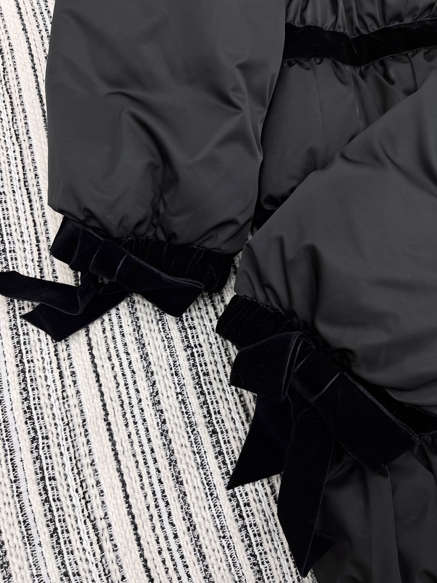 🛒𝐍𝐄𝐖 · 𝟐𝟎𝟐5/爆款现货【原版订制】Chane *｜25秋冬新品丝绒蝴蝶结装饰羽绒服外套面包服设