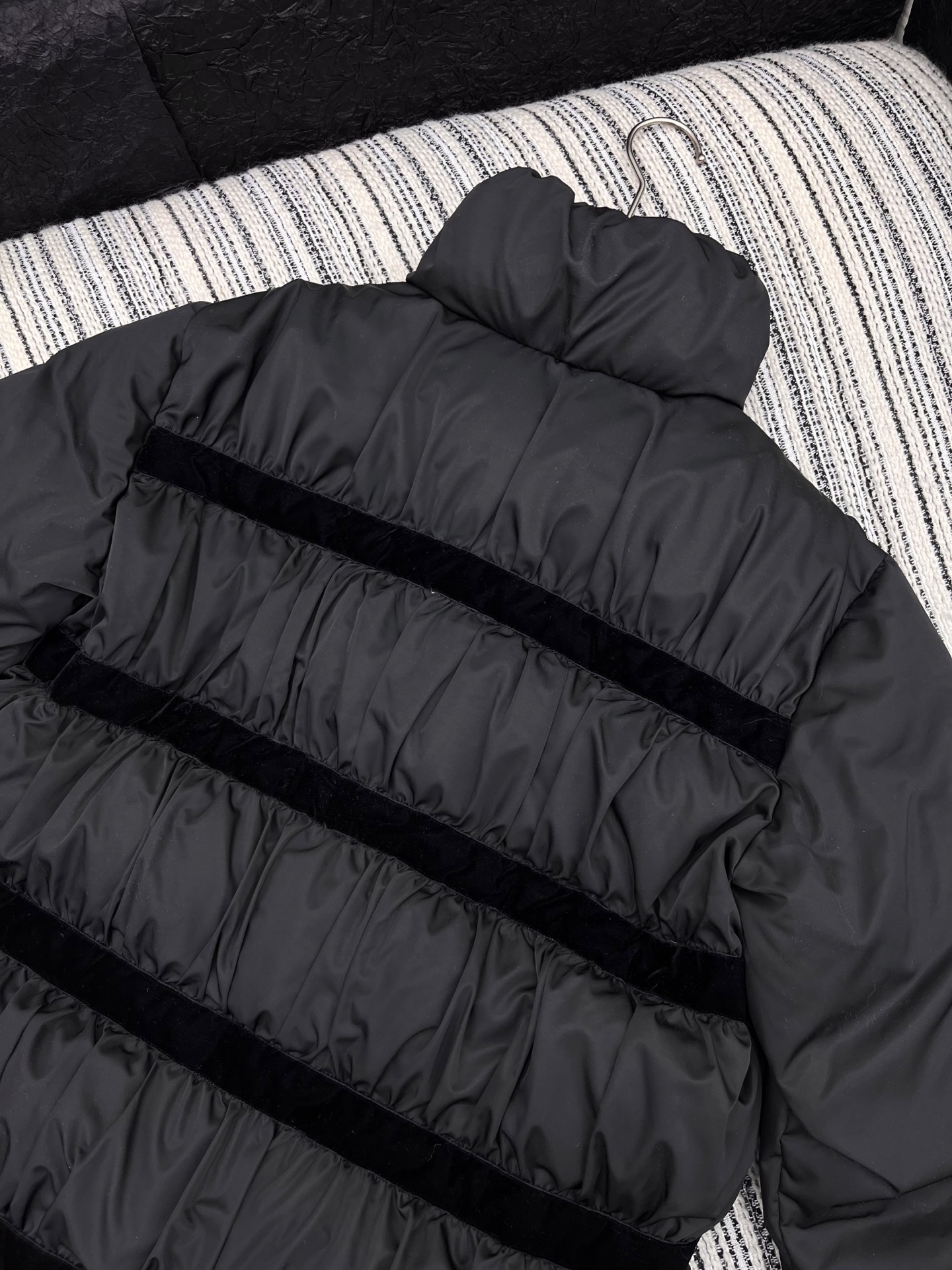 🛒𝐍𝐄𝐖 · 𝟐𝟎𝟐5/爆款现货【原版订制】Chane *｜25秋冬新品丝绒蝴蝶结装饰羽绒服外套面包服设