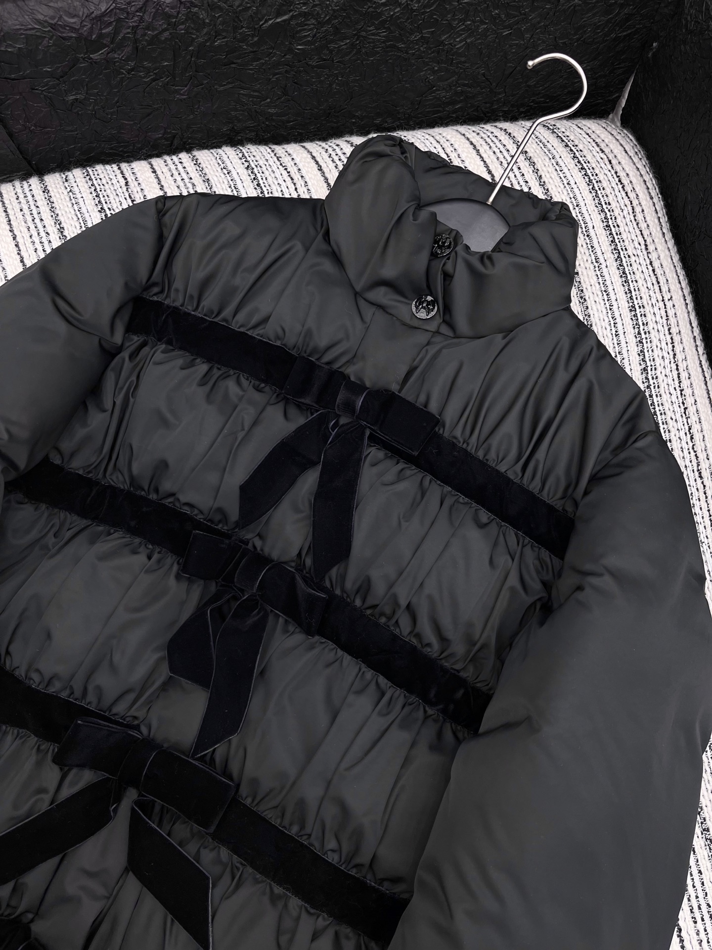 🛒𝐍𝐄𝐖 · 𝟐𝟎𝟐5/爆款现货【原版订制】Chane *｜25秋冬新品丝绒蝴蝶结装饰羽绒服外套面包服设