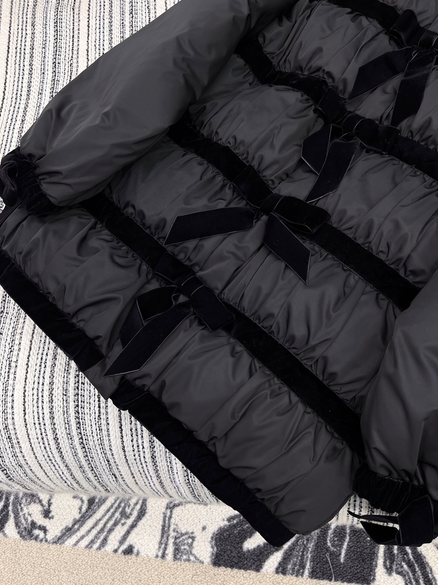 🛒𝐍𝐄𝐖 · 𝟐𝟎𝟐5/爆款现货【原版订制】Chane *｜25秋冬新品丝绒蝴蝶结装饰羽绒服外套面包服设