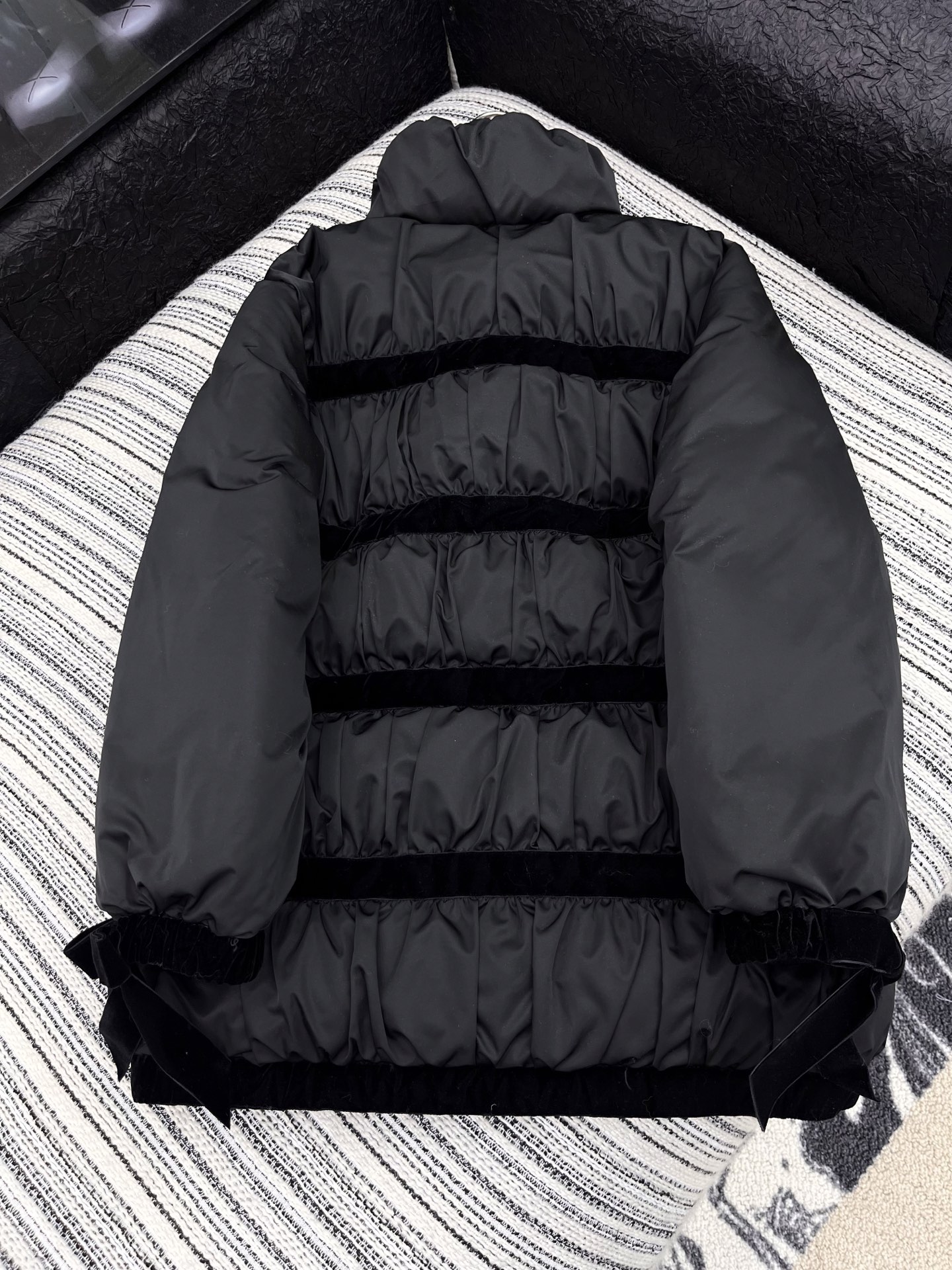 🛒𝐍𝐄𝐖 · 𝟐𝟎𝟐5/爆款现货【原版订制】Chane *｜25秋冬新品丝绒蝴蝶结装饰羽绒服外套面包服设