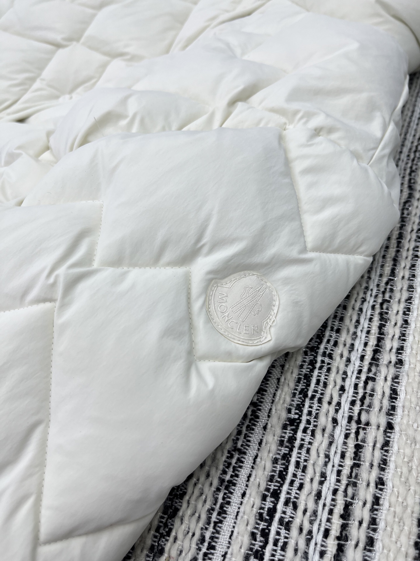 🛒𝐍𝐄𝐖 · 𝟐𝟎𝟐5/爆款现货【原版定制】Moncle*｜2025新品立领羽绒服外套定制YB进口材质，