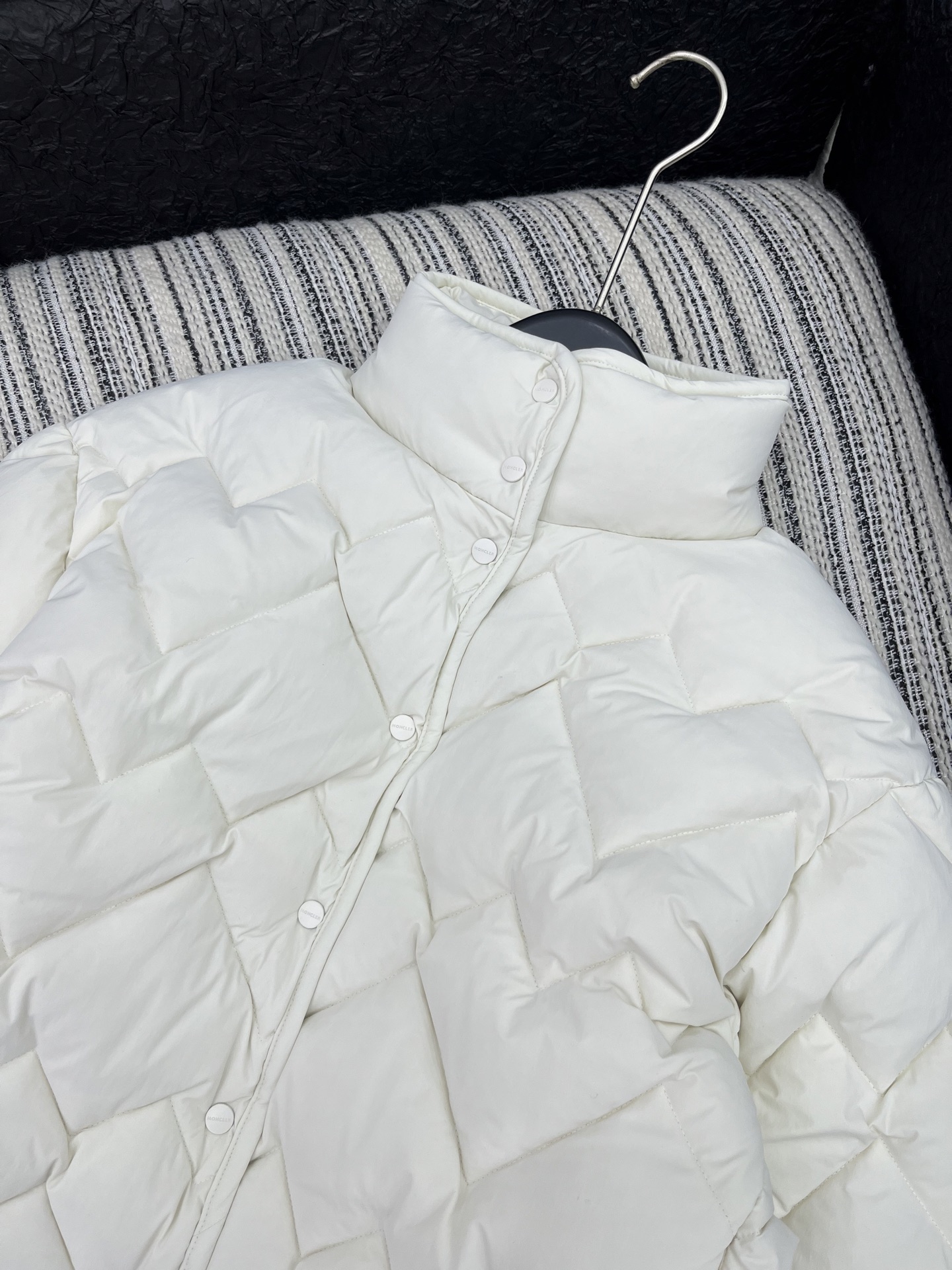 🛒𝐍𝐄𝐖 · 𝟐𝟎𝟐5/爆款现货【原版定制】Moncle*｜2025新品立领羽绒服外套定制YB进口材质，