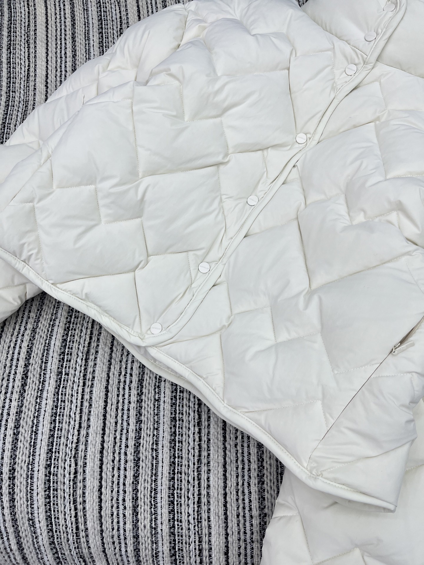 🛒𝐍𝐄𝐖 · 𝟐𝟎𝟐5/爆款现货【原版定制】Moncle*｜2025新品立领羽绒服外套定制YB进口材质，