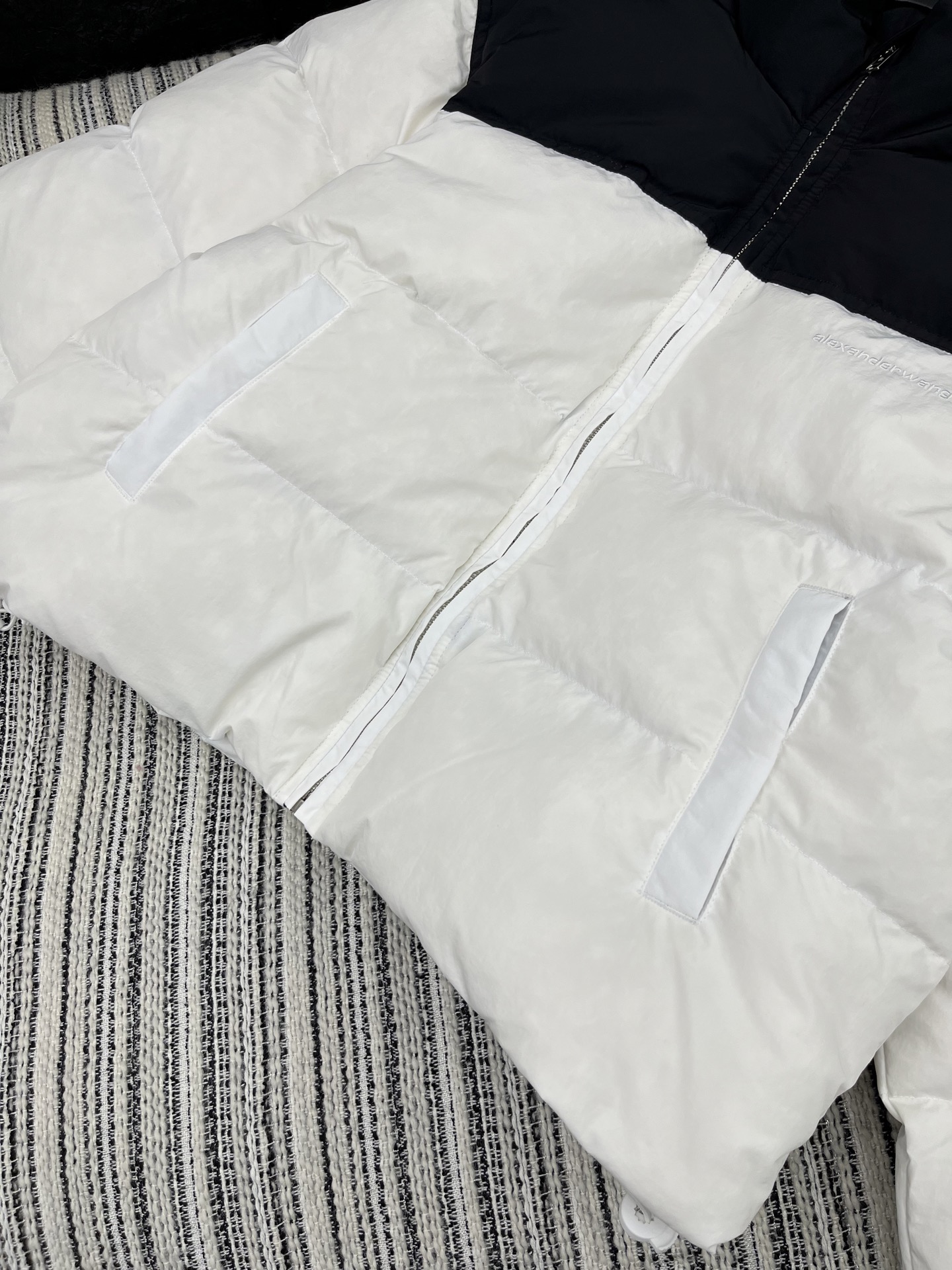 🛒𝐍𝐄𝐖 · 𝟐𝟎𝟐5/爆款现货【原版定制】Alex*｜2025新品撞色立领羽绒服外套定制YB进口材质，