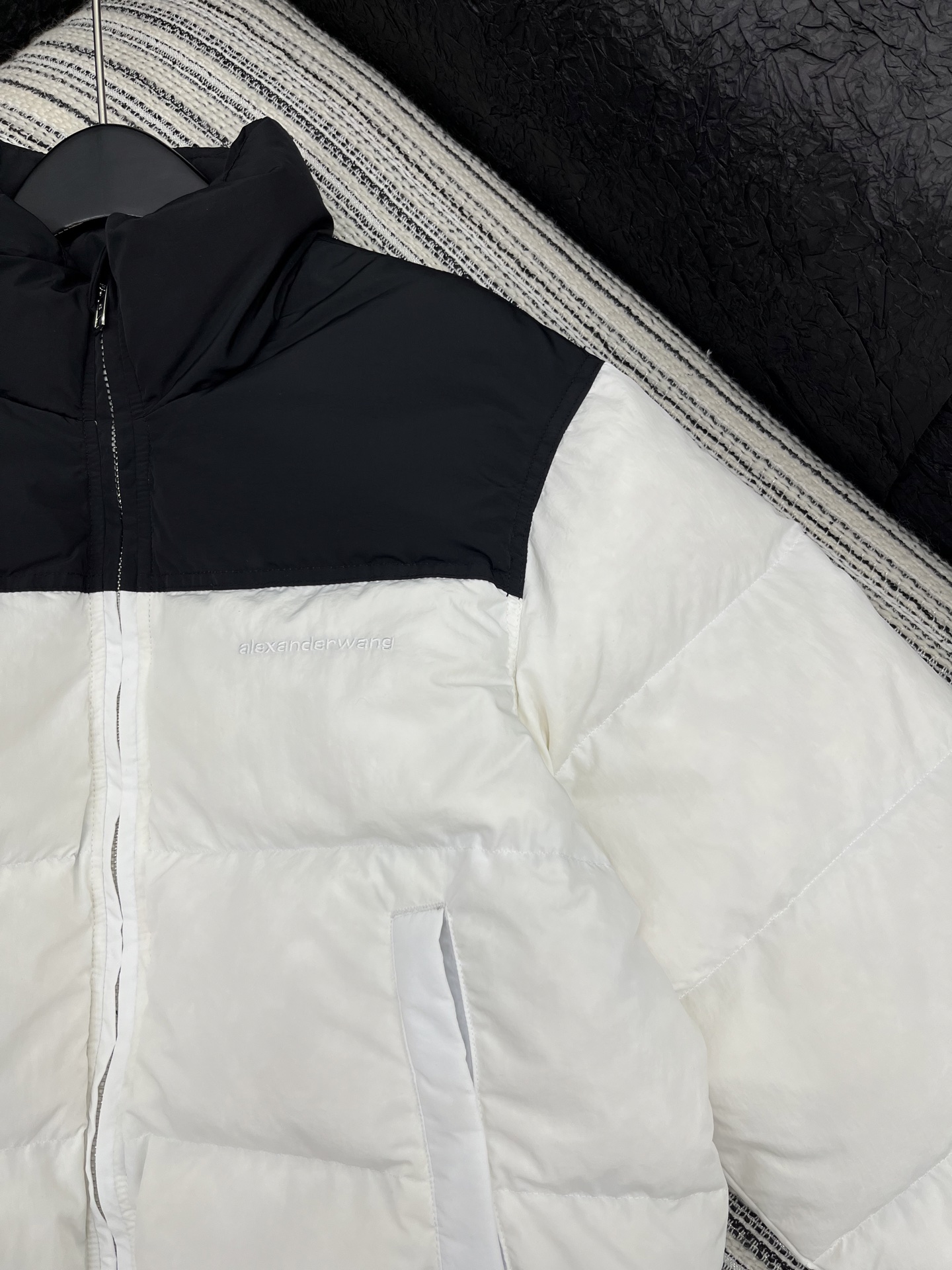 🛒𝐍𝐄𝐖 · 𝟐𝟎𝟐5/爆款现货【原版定制】Alex*｜2025新品撞色立领羽绒服外套定制YB进口材质，