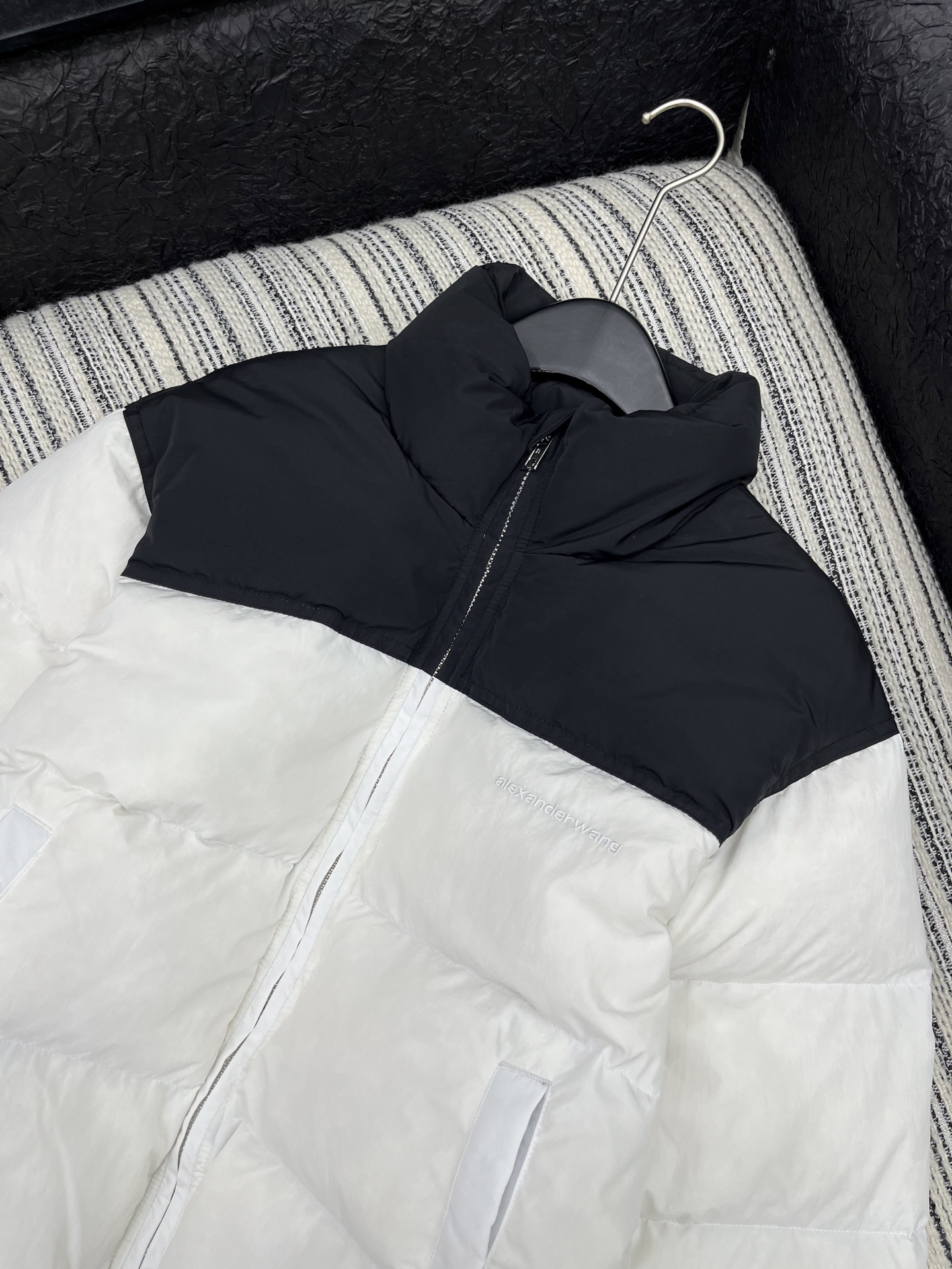 🛒𝐍𝐄𝐖 · 𝟐𝟎𝟐5/爆款现货【原版定制】Alex*｜2025新品撞色立领羽绒服外套定制YB进口材质，