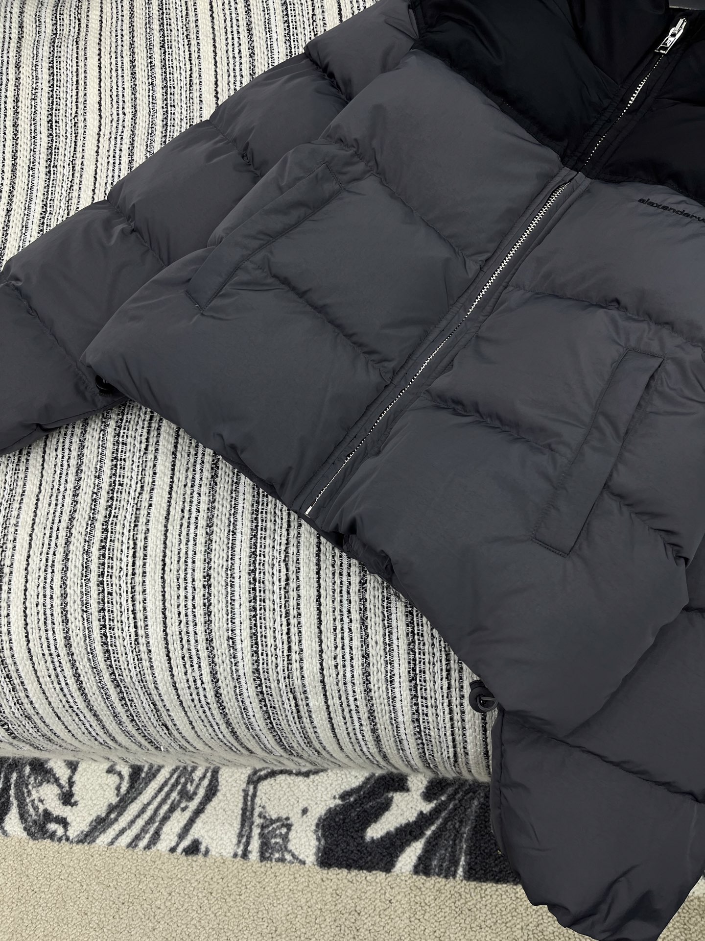 🛒𝐍𝐄𝐖 · 𝟐𝟎𝟐5/爆款现货【原版定制】Alex*｜2025新品撞色立领羽绒服外套定制YB进口材质，