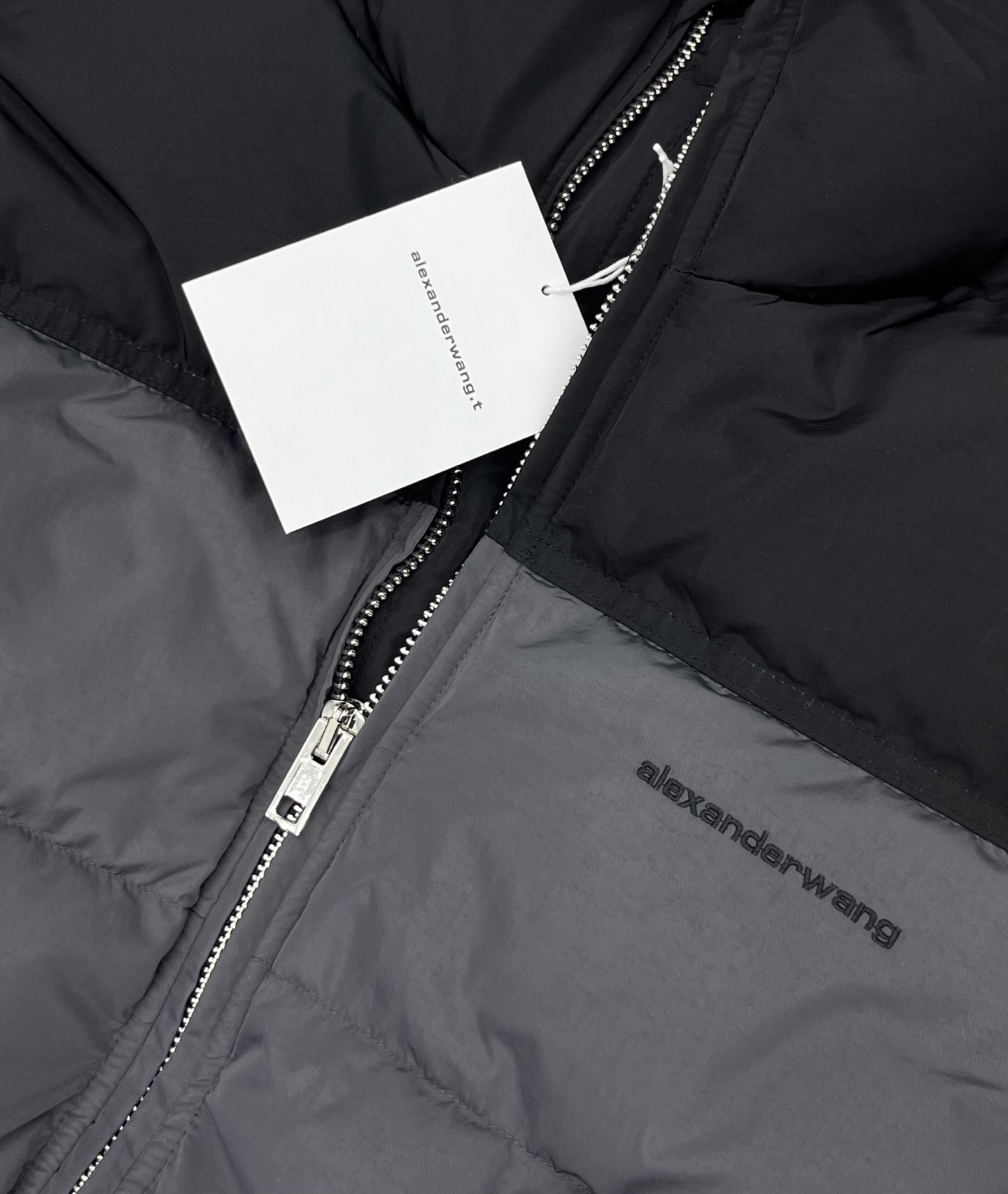 🛒𝐍𝐄𝐖 · 𝟐𝟎𝟐5/爆款现货【原版定制】Alex*｜2025新品撞色立领羽绒服外套定制YB进口材质，